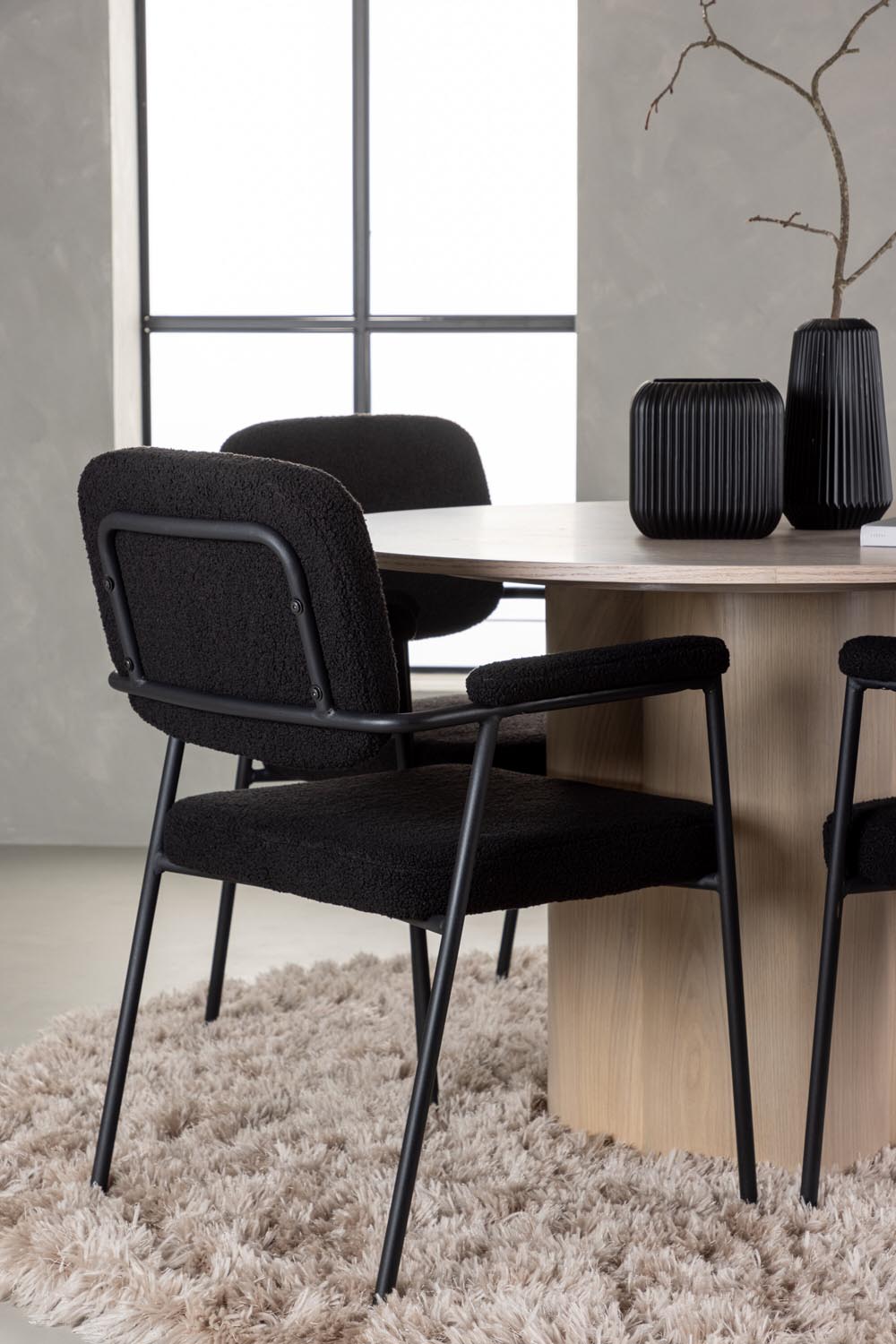 Olivia Esszimmerset + Yesterday ⌀110cm/4St. in Natur / Schwarz präsentiert im Onlineshop von KAQTU Design AG. Esszimmerset ist von Venture Home