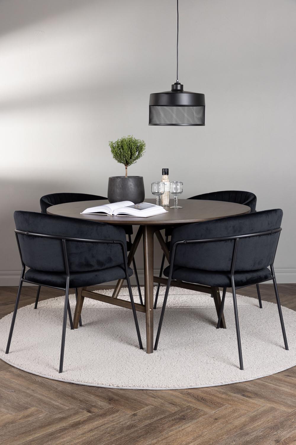 Kaseindon Esszimmerset + Selma ⌀100cm/4St. in Schwarz präsentiert im Onlineshop von KAQTU Design AG. Esszimmerset ist von Venture Home