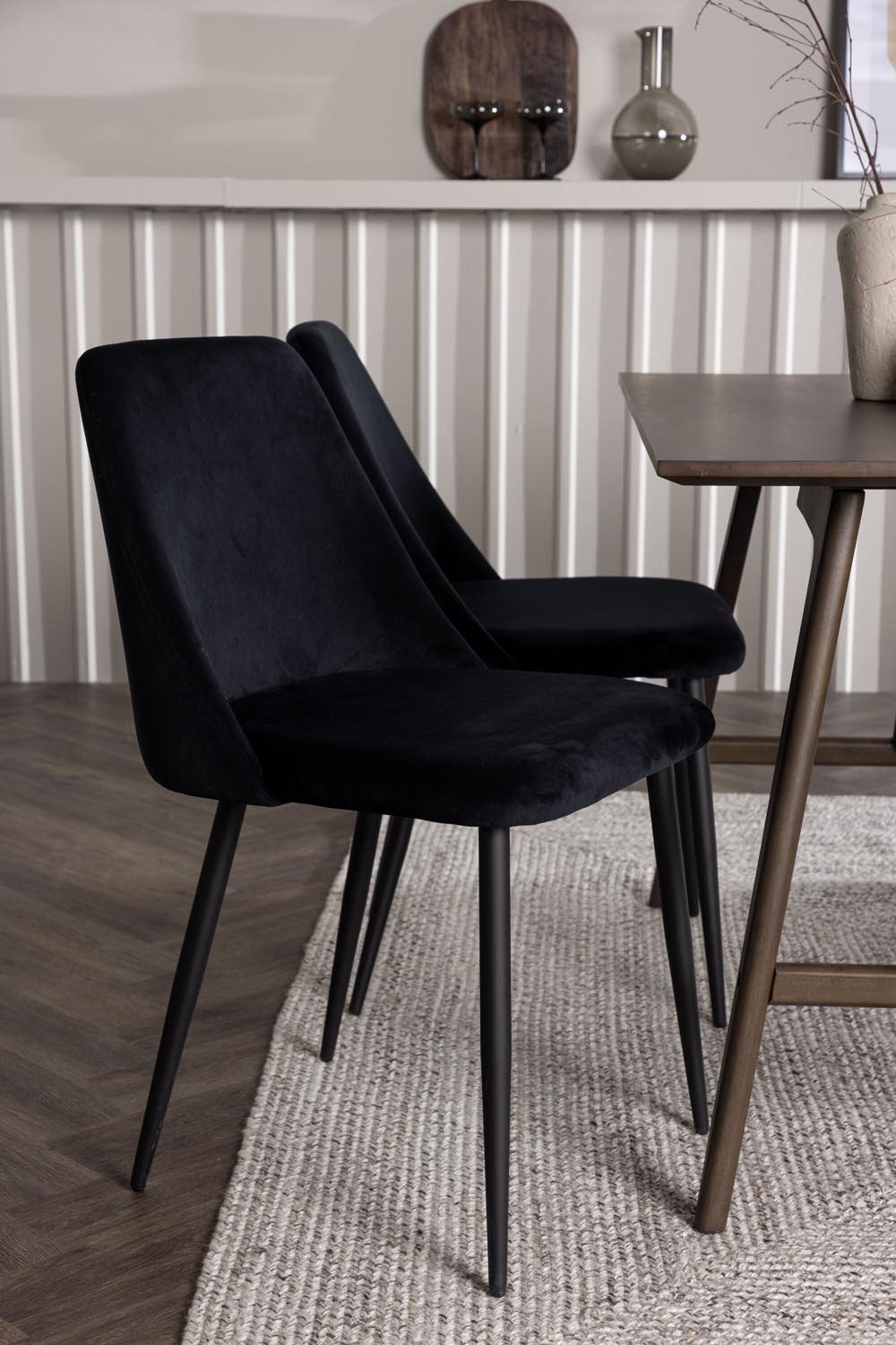 Kaseindon Esszimmerset + Night 120cm/4St. in Schwarz präsentiert im Onlineshop von KAQTU Design AG. Esszimmerset ist von Venture Home