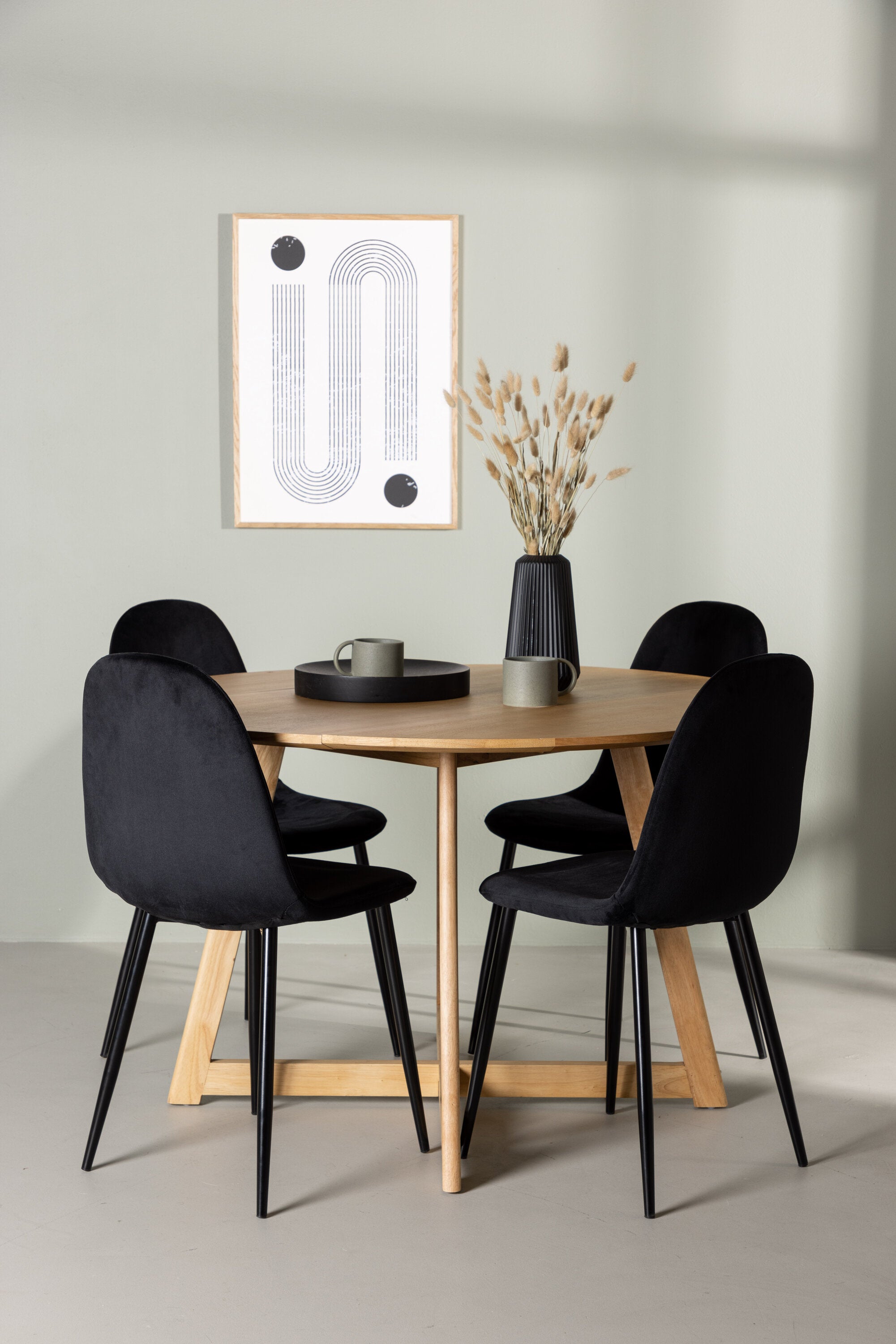 Yadikon Esszimmerset + Polar ⌀120cm/4St. in Schwarz präsentiert im Onlineshop von KAQTU Design AG. Esszimmerset ist von Venture Home