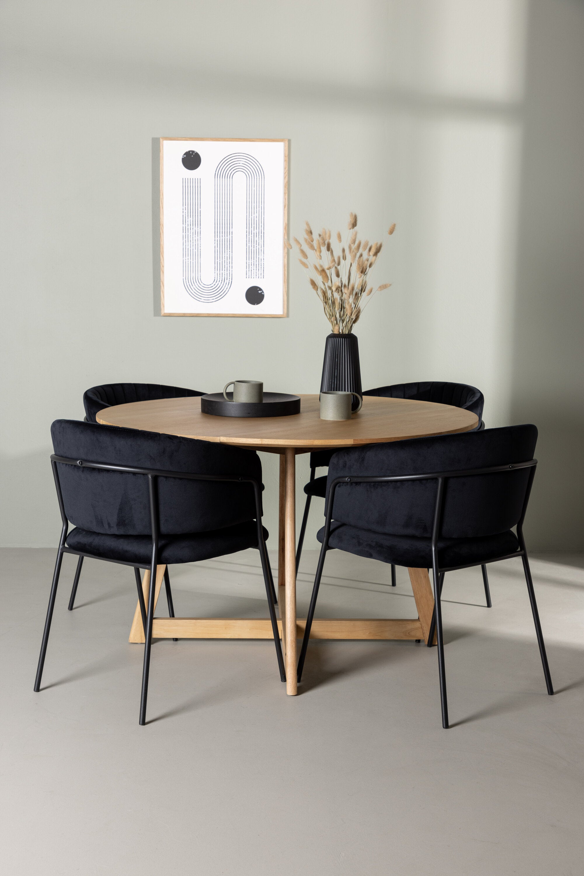 Yadikon Esszimmerset + Selma ⌀120cm/4St. in Schwarz präsentiert im Onlineshop von KAQTU Design AG. Esszimmerset ist von Venture Home