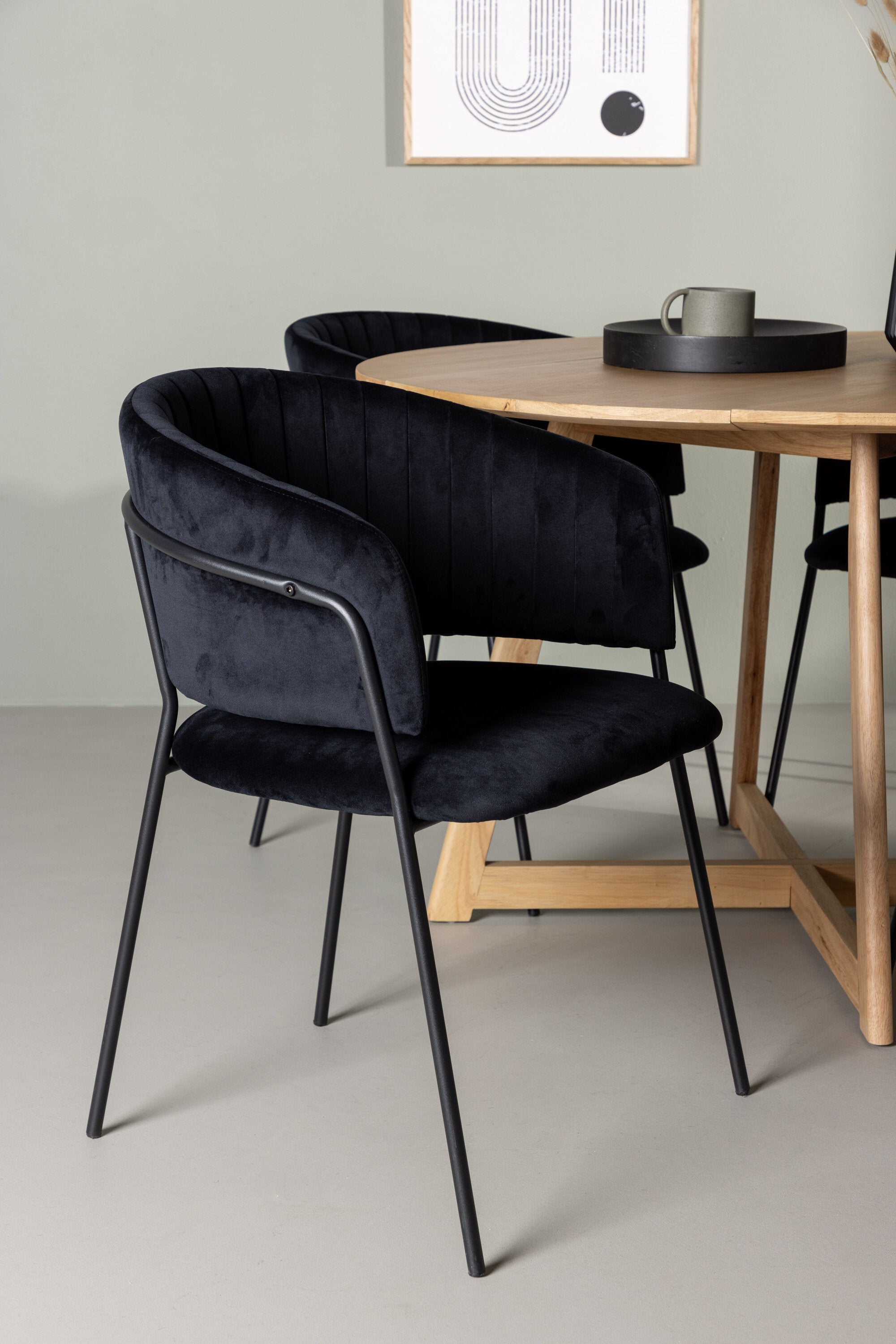 Yadikon Esszimmerset + Selma ⌀120cm/4St. in Schwarz präsentiert im Onlineshop von KAQTU Design AG. Esszimmerset ist von Venture Home
