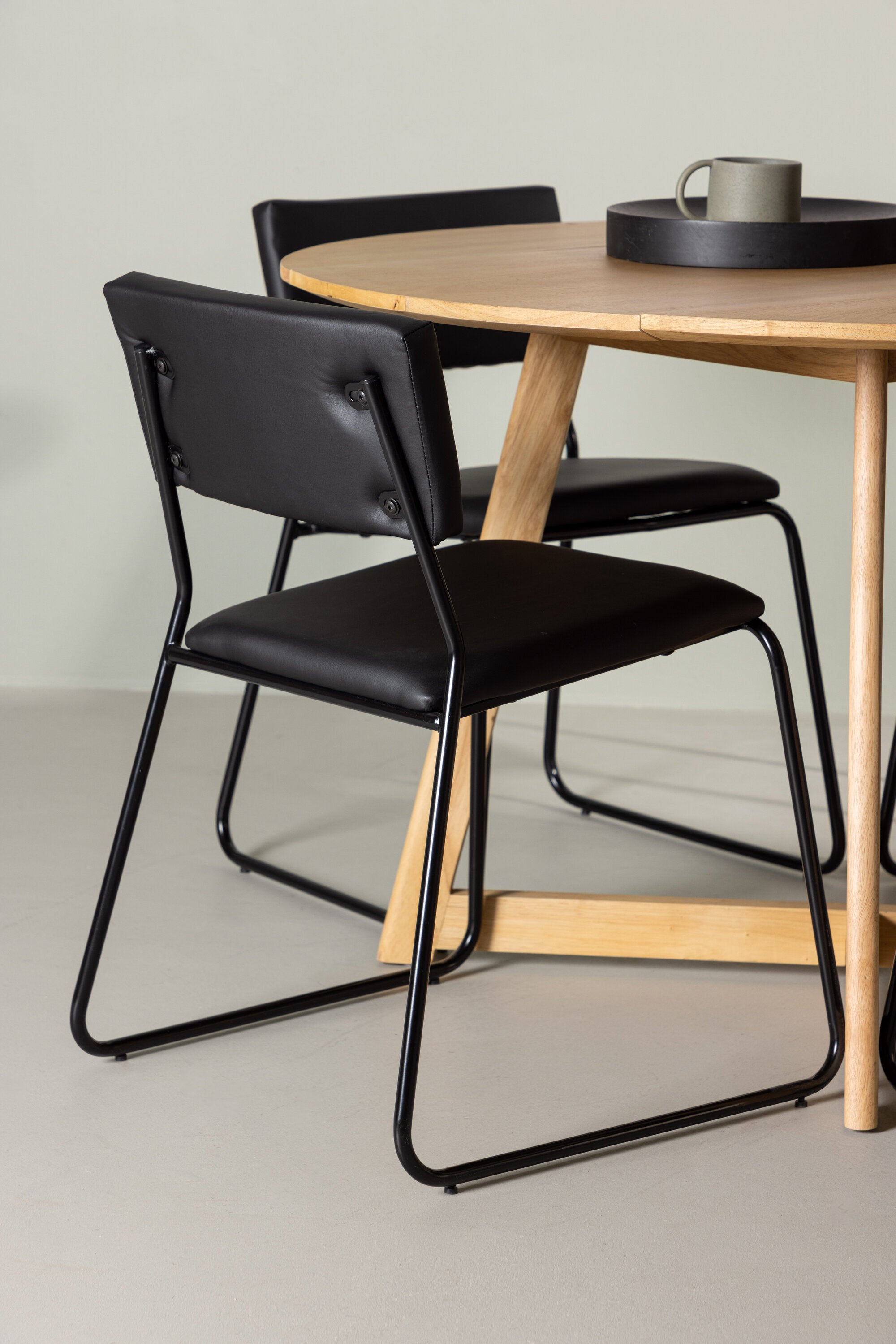 Yadikon Esszimmerset + Kenth ⌀120cm/4St. in Schwarz präsentiert im Onlineshop von KAQTU Design AG. Esszimmerset ist von Venture Home