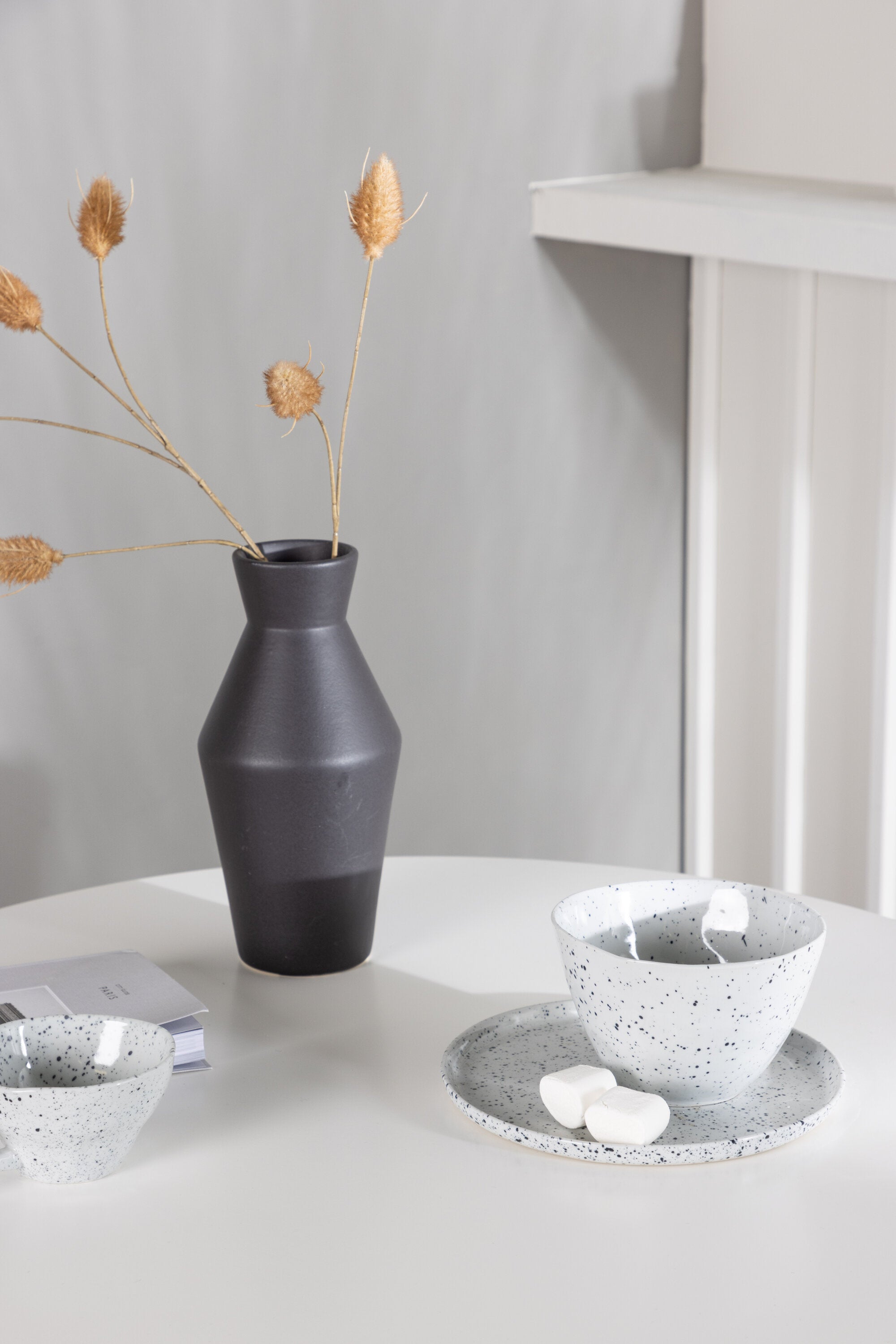 Danburi Esszimmerset + Lilja ⌀60cm/2St. in Beige, Natur präsentiert im Onlineshop von KAQTU Design AG. Esszimmerset ist von Venture Home