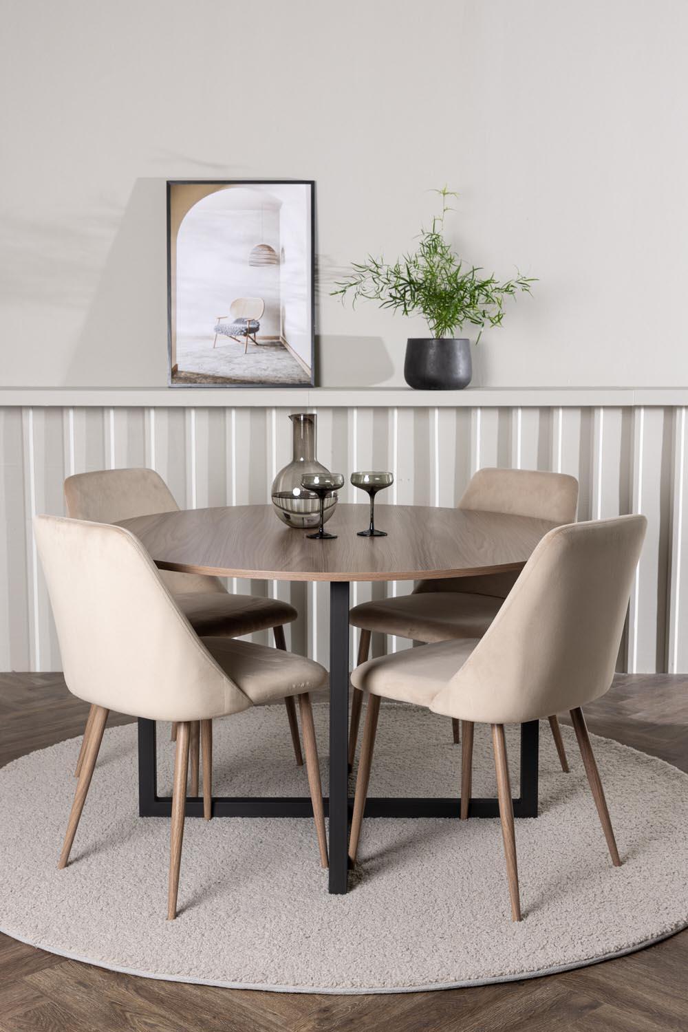 Durango Esszimmerset + Night ⌀120cm/4St. in Braun, Walnuss präsentiert im Onlineshop von KAQTU Design AG. Esszimmerset ist von Venture Home