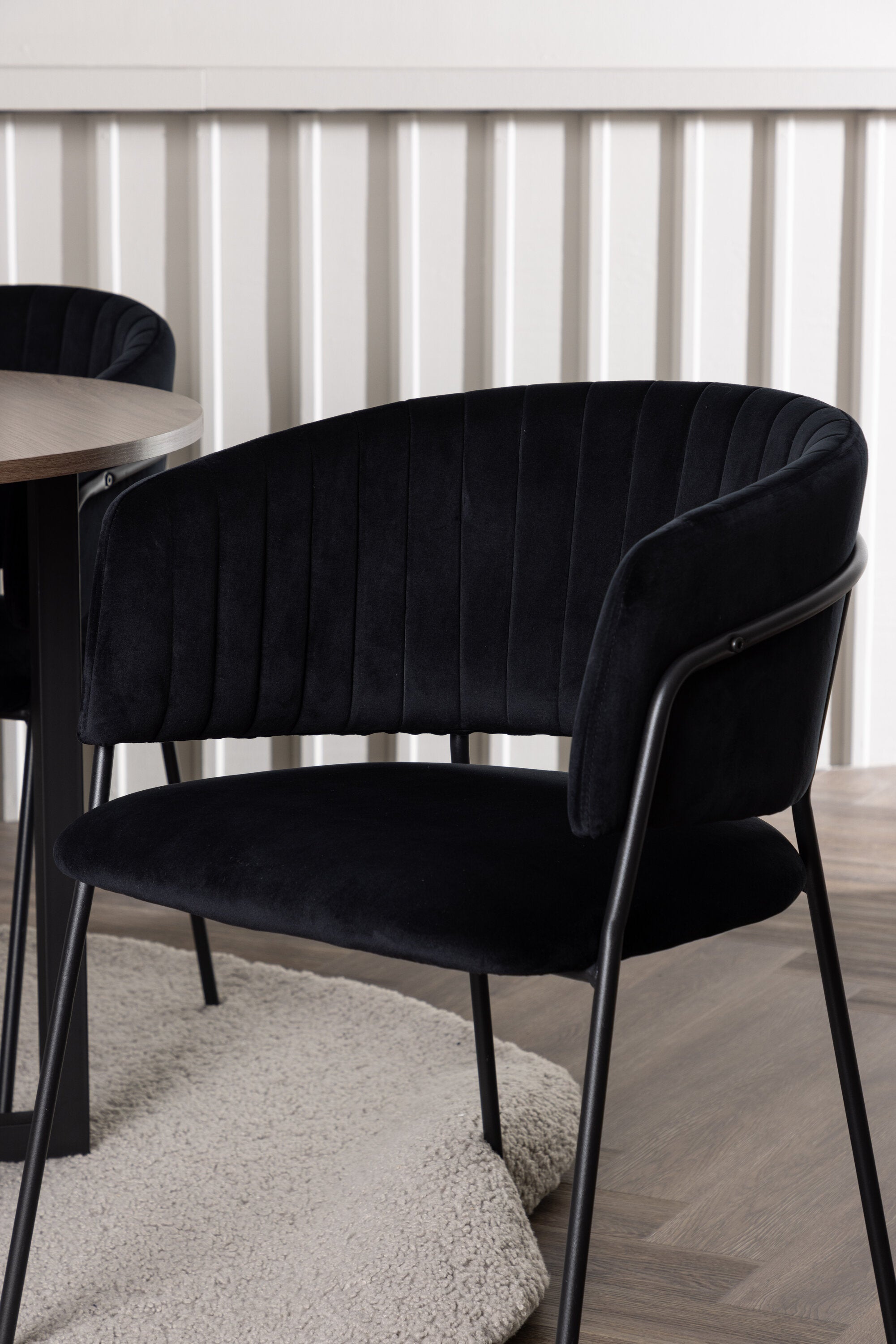 Durango Esszimmerset + Selma ⌀120cm/4St. in Schwarz präsentiert im Onlineshop von KAQTU Design AG. Esszimmerset ist von Venture Home