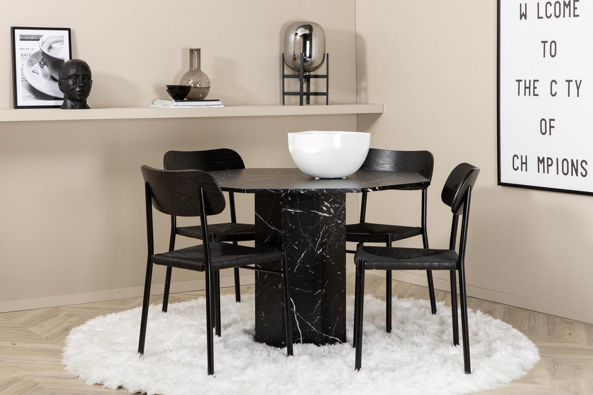 Esszimmerset Marbs mit Stuhl Polly: achteckiger Tisch mit schwarzer Marmorglasplatte und 4 Stühlen mit schwarzem Metallgestell und Seilsitzfläche.