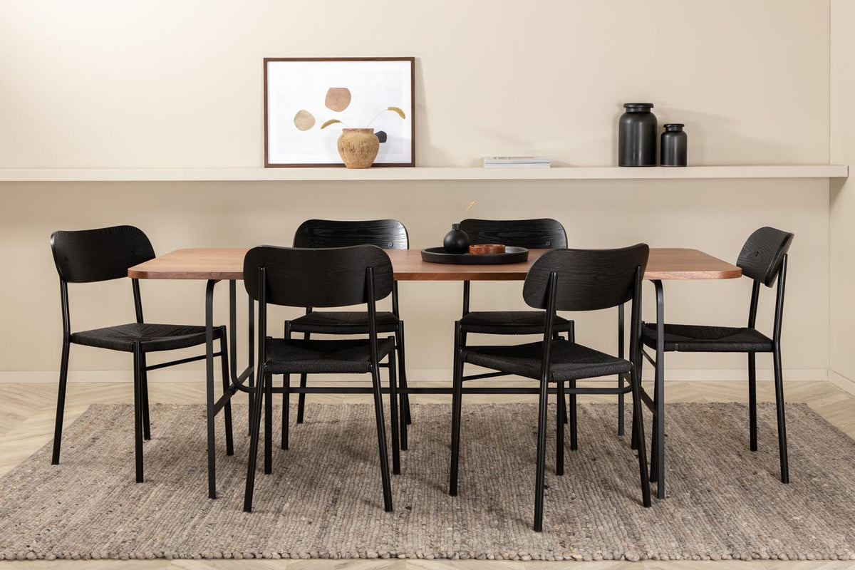 Esszimmer Set Uno mit Stuhl Polly: rechteckiger Tisch mit Walnuss-Furnierplatte und schwarzem Metallgestell, sechs Stühle mit schwarzem Seilsitz.