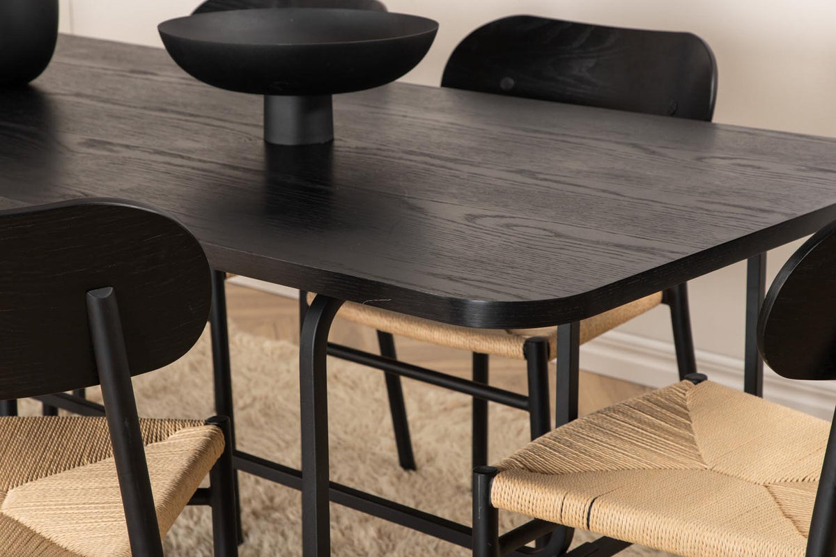 Esszimmer Set Uno mit Stuhl Polly: rechteckiger Tisch mit Walnuss-Furnierplatte und schwarzem Metallgestell, sechs Stühle mit schwarzem Seilsitz.
