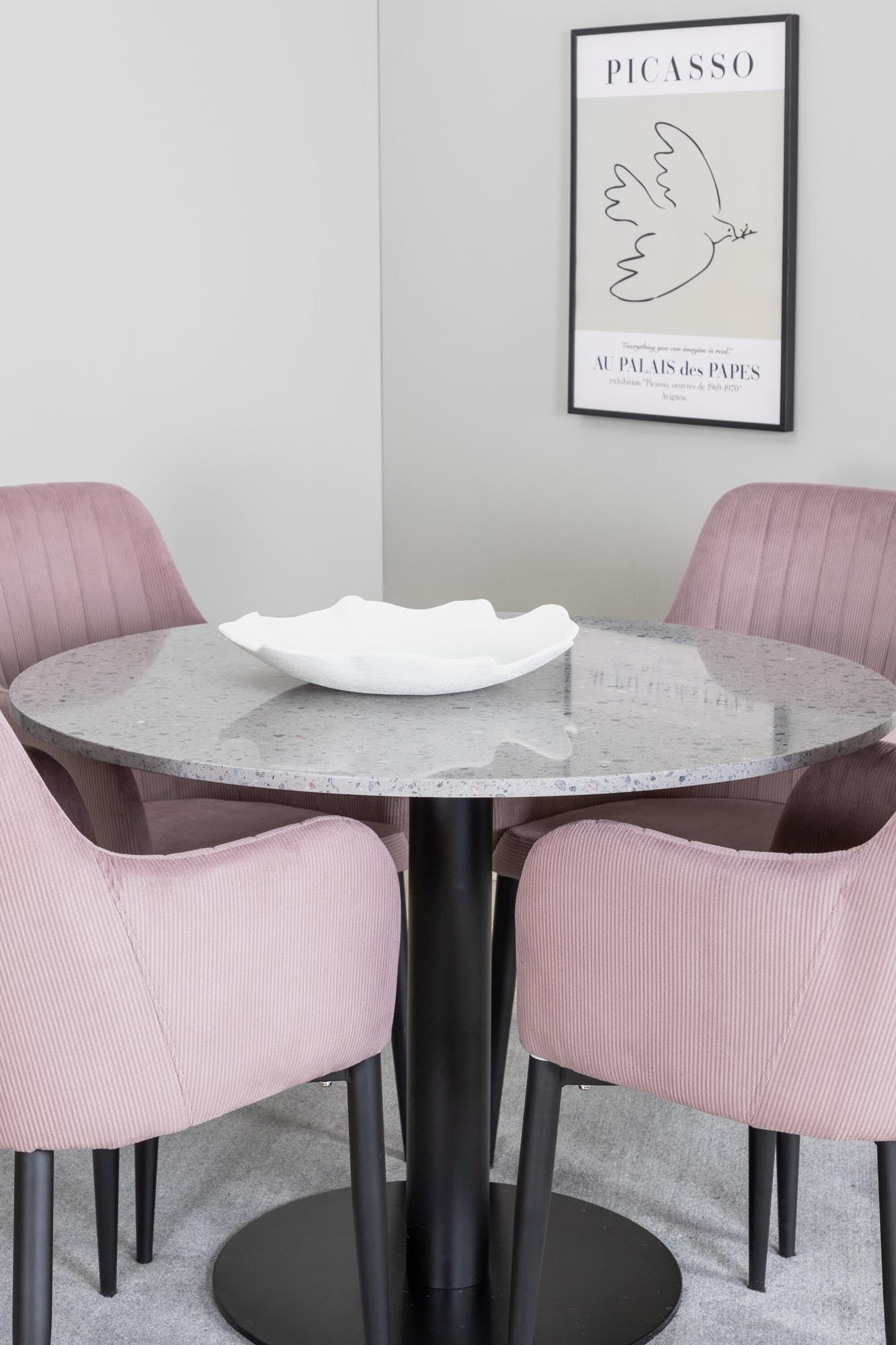 Esszimmer Set Razzia mit Stuhl Comfort in Grau/Schwarz/ Altrosa präsentiert im Onlineshop von KAQTU Design AG. Esszimmerset ist von Venture Home