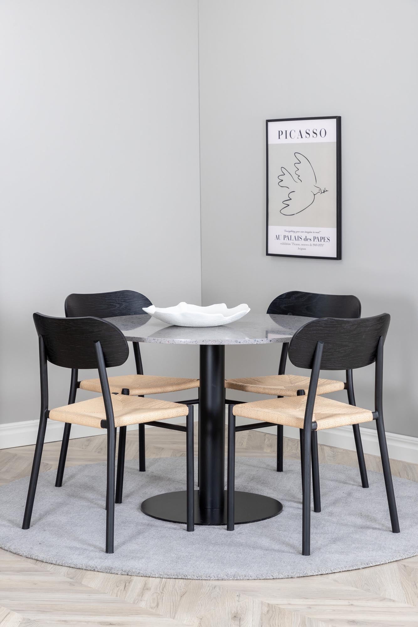 Esszimmer Set Razzia mit Stuhl Polly in Grau/Schwarz/Natur präsentiert im Onlineshop von KAQTU Design AG. Esszimmerset ist von Venture Home