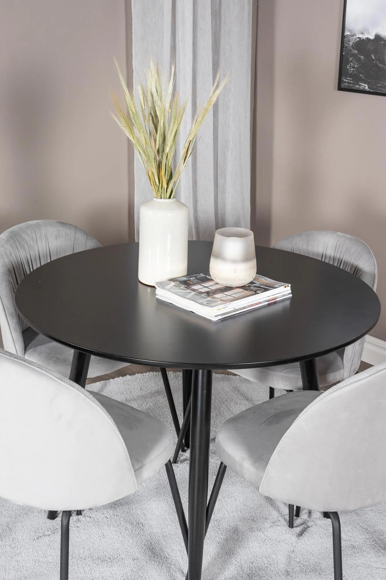 Modernes Esszimmer Set Plaza mit einzigartigen Wrinkles-Stühlen.