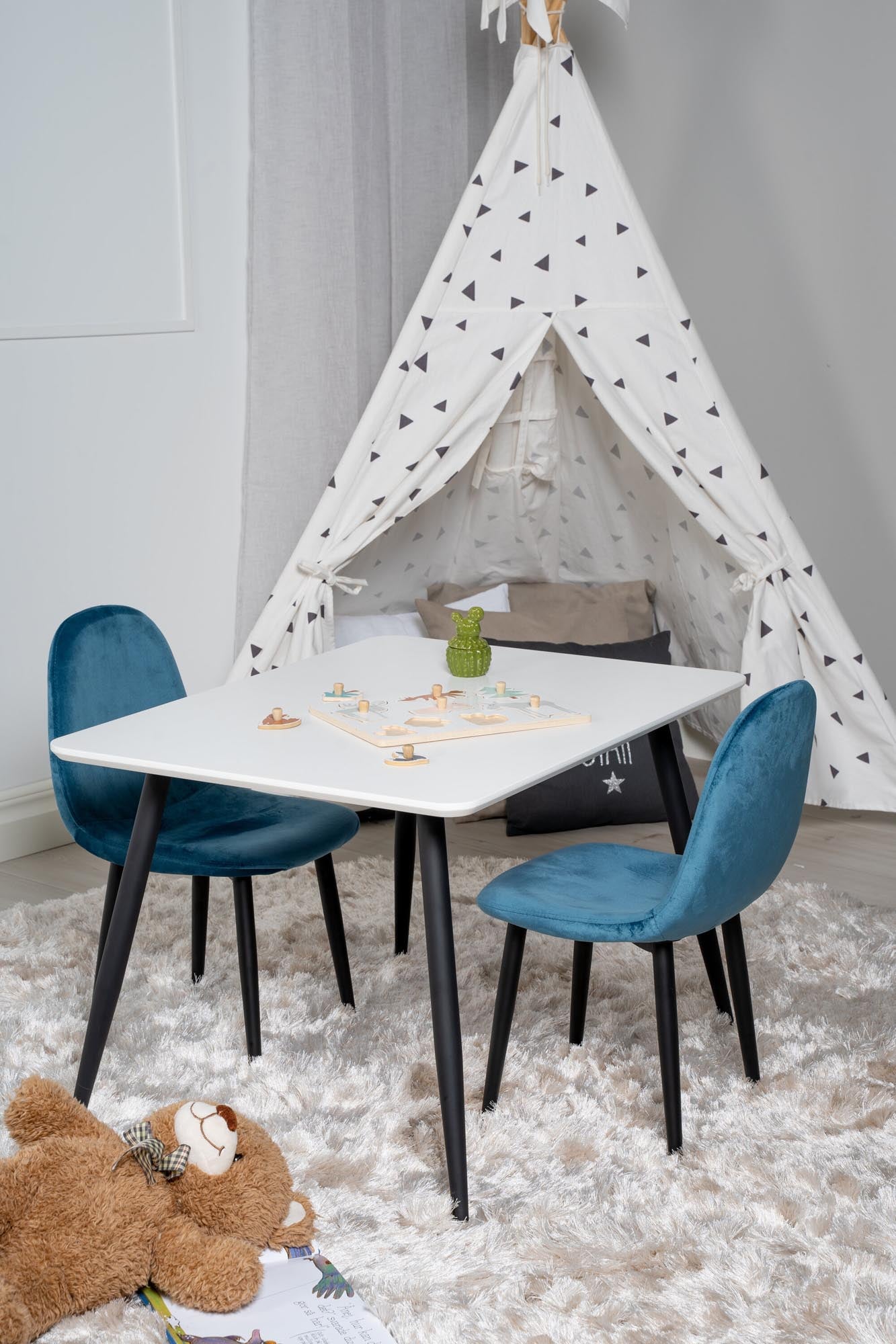 Esszimmer Set Polar mit Stuhl Polar in Weiss/Schwarz/Blau präsentiert im Onlineshop von KAQTU Design AG. Esszimmerset ist von Venture Home