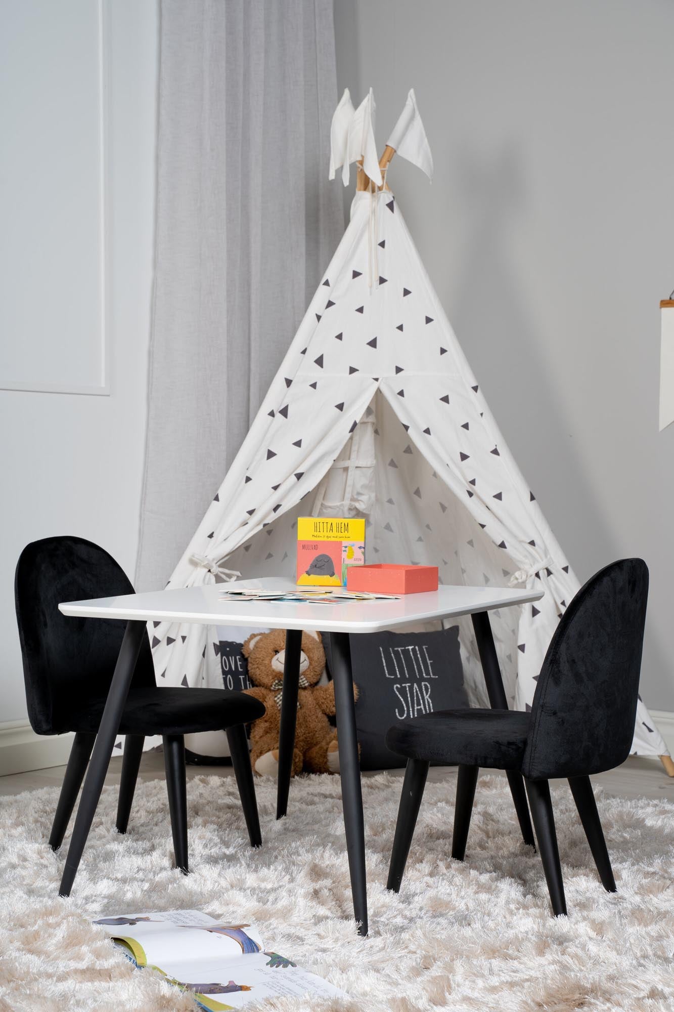 Esszimmer Set Polar mit Stuhl Velvet in Weiss schwarz präsentiert im Onlineshop von KAQTU Design AG. Esszimmerset ist von Venture Home