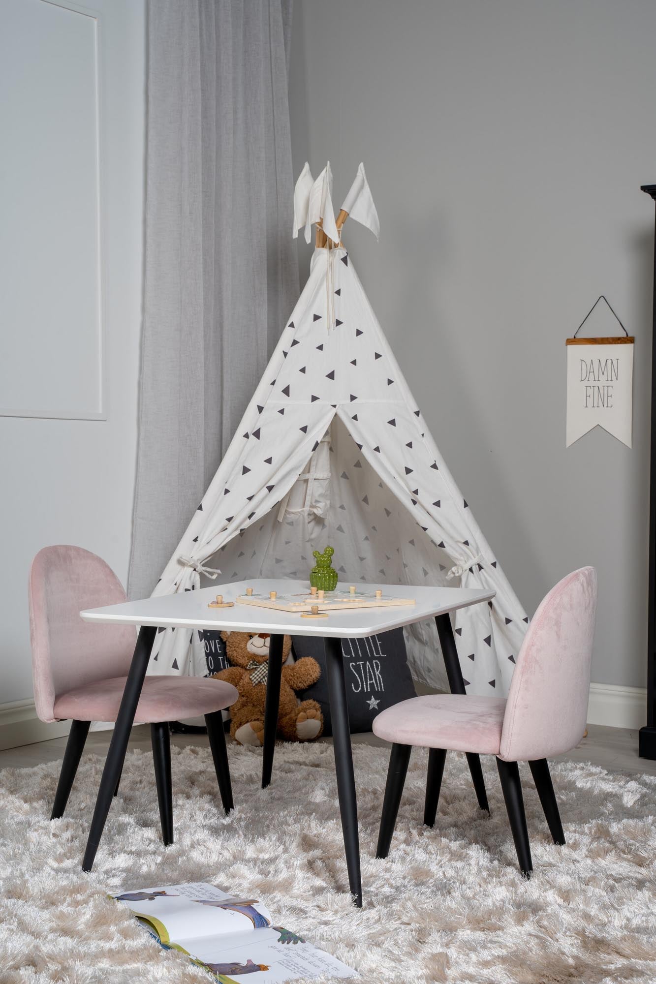Esszimmer Set Polar mit Stuhl Velvet in Weiss/Schwarz/ Rosa präsentiert im Onlineshop von KAQTU Design AG. Esszimmerset ist von Venture Home