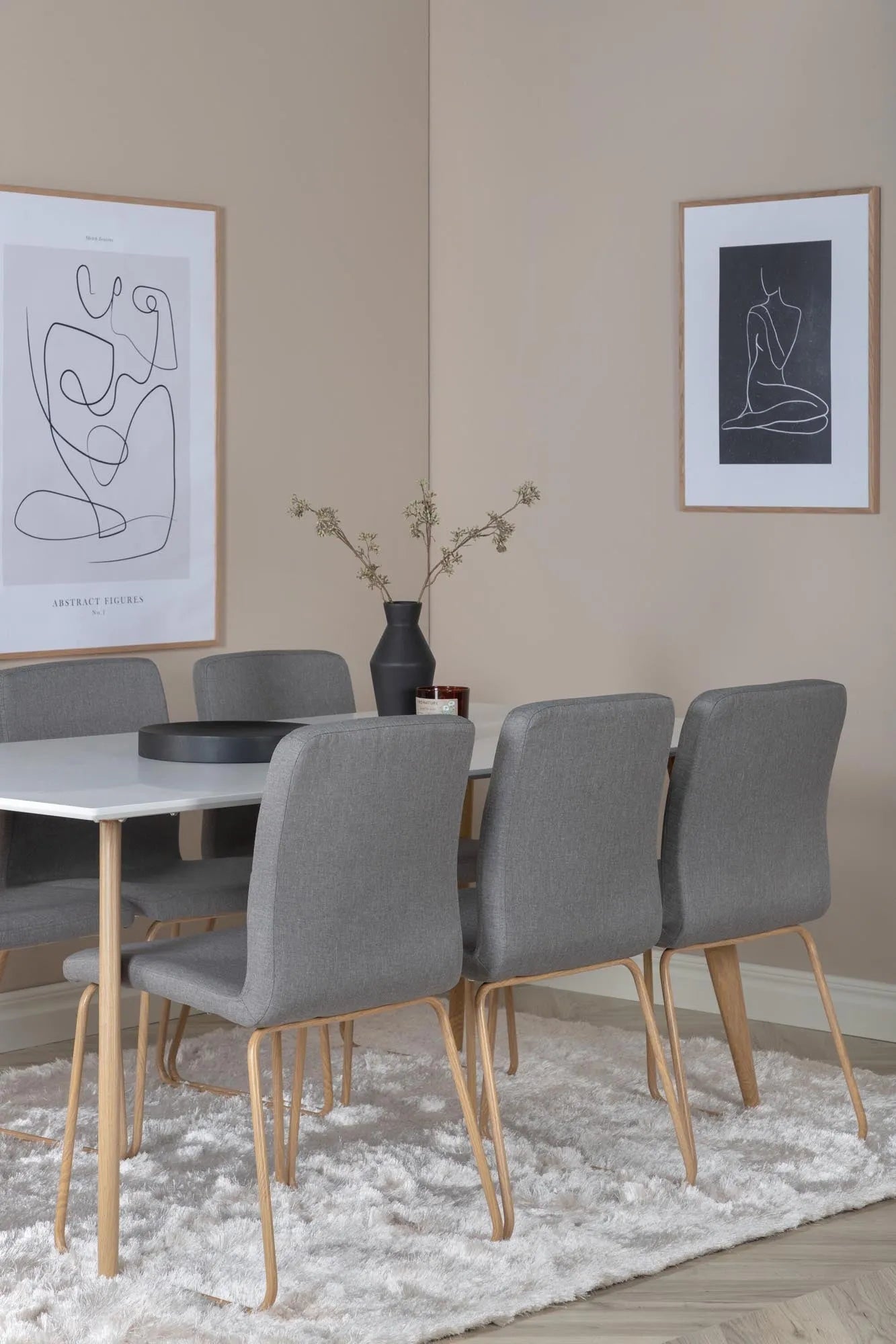 Stilvolles Esszimmer Set Polar mit Mace Stühlen von Venture Home.