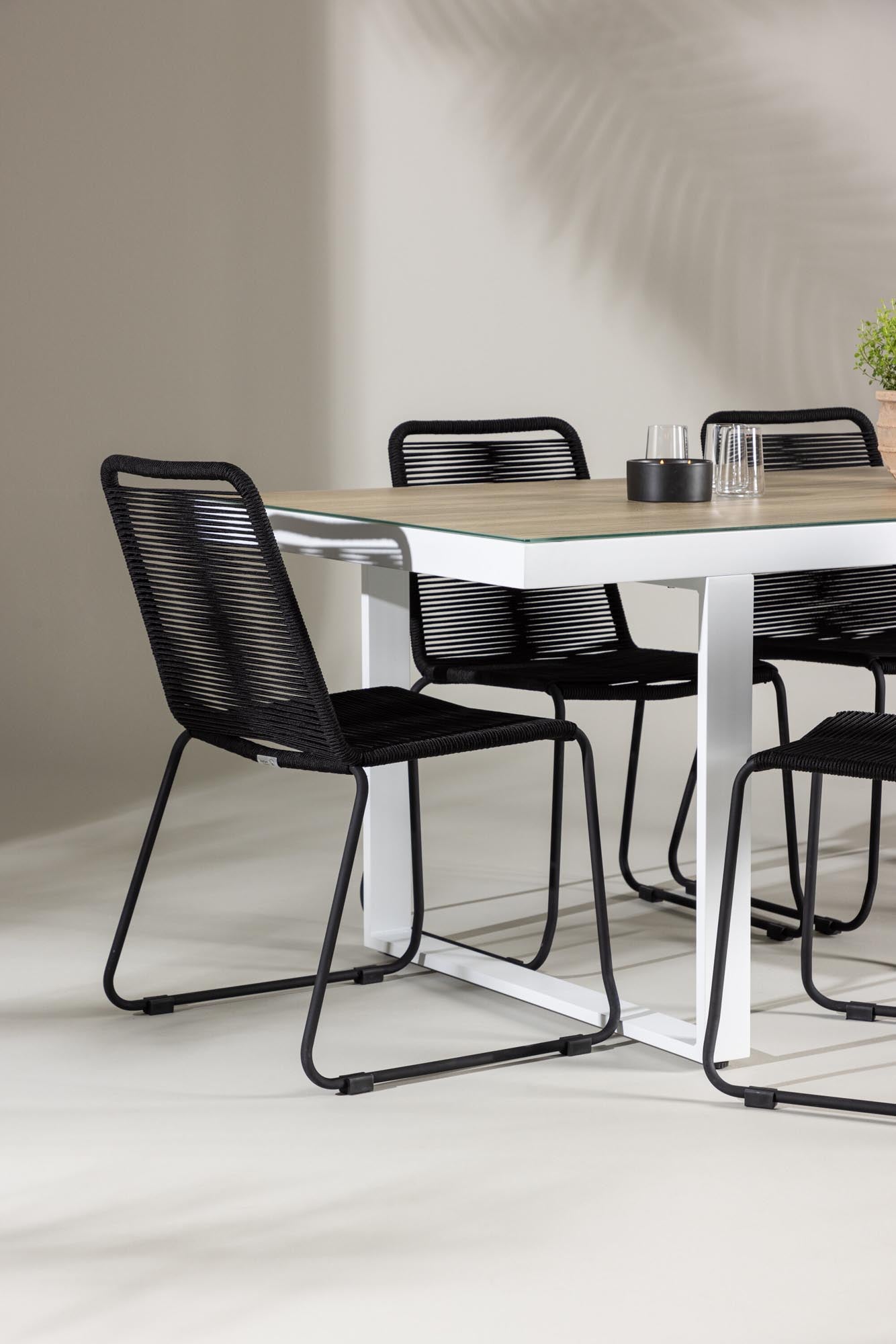 Elegantes Merlo Gartentisch-Set mit Lindos-Stühlen von Venture Home, ideal für zeitgemässe Aussenbereiche und Terrassen.