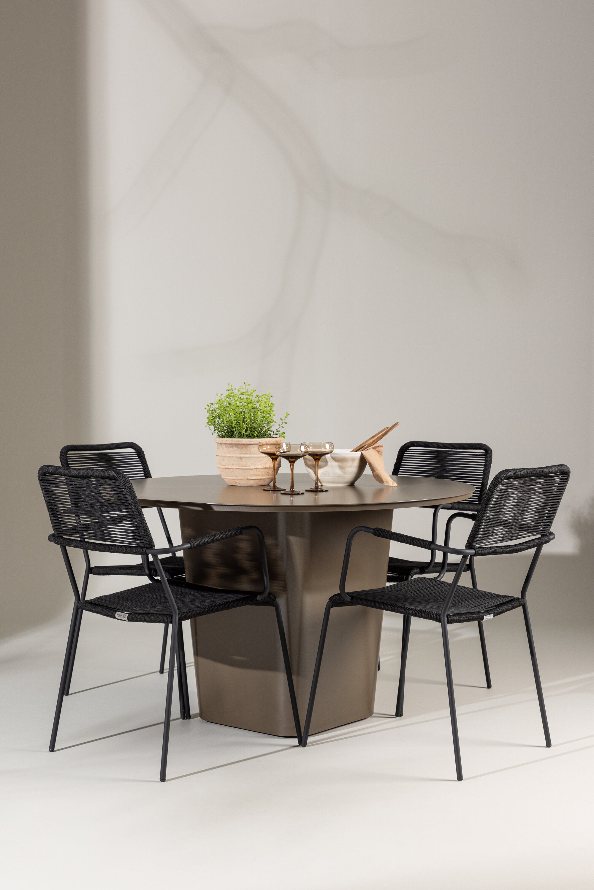 Santa Fe Gartentisch Set Lindos in Braun schwarz präsentiert im Onlineshop von KAQTU Design AG. Gartentischset ist von Venture Home