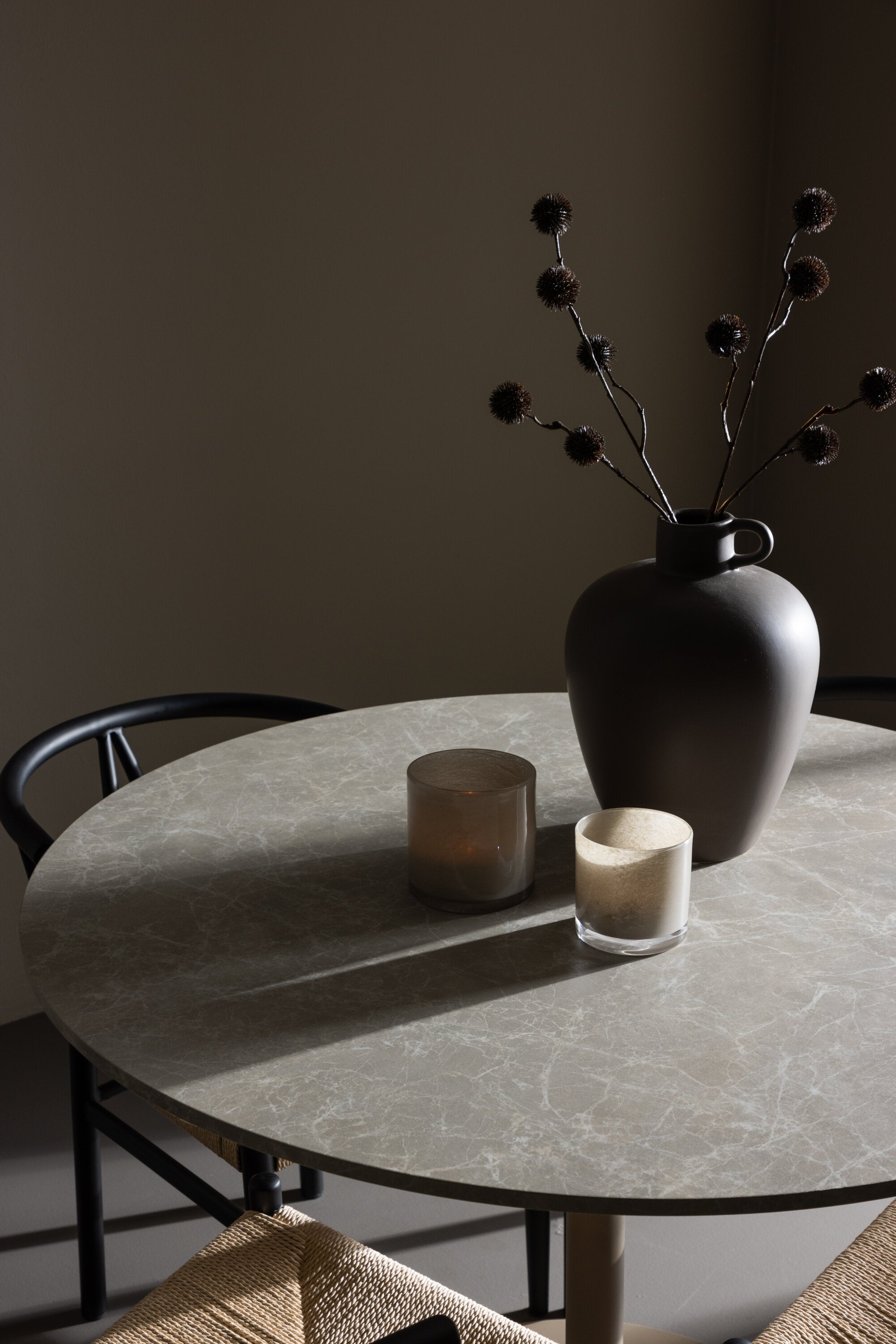 Lycke Esstisch mit Alfons Stühlen in  präsentiert im Onlineshop von KAQTU Design AG. Bartischset ist von Venture Home
