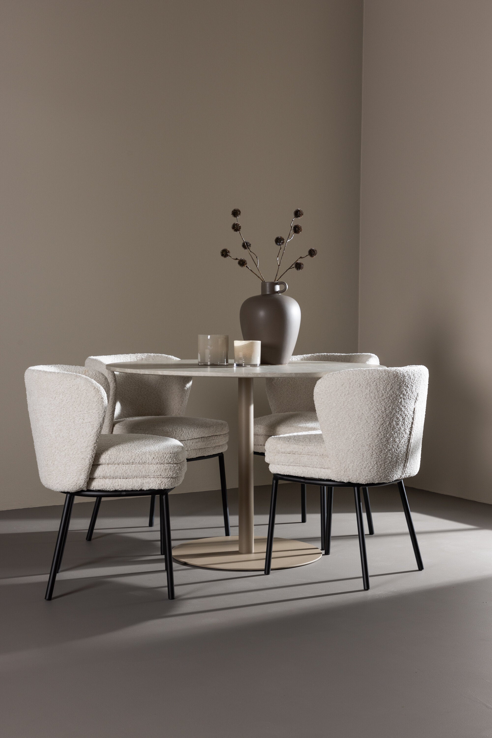 Lycke Esstisch mit Agnes Stühlen in  präsentiert im Onlineshop von KAQTU Design AG. Bartischset ist von Venture Home