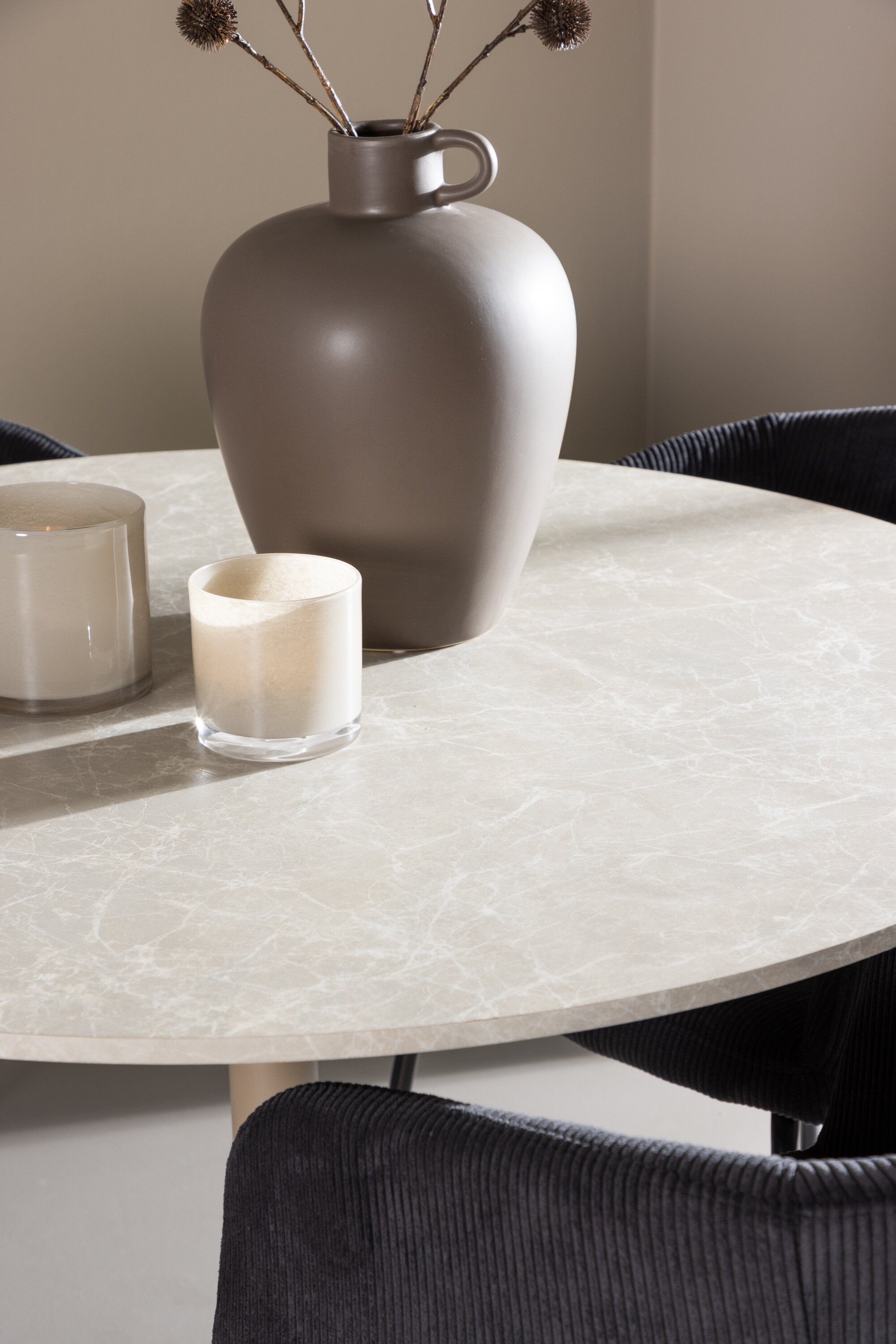Lycke Esstisch mit Berit Stühlen in  präsentiert im Onlineshop von KAQTU Design AG. Bartischset ist von Venture Home