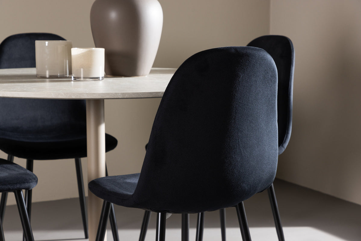 Lycke Esstisch mit Polar Stühlen in Schwarz präsentiert im Onlineshop von KAQTU Design AG. Esszimmerset ist von Venture Home
