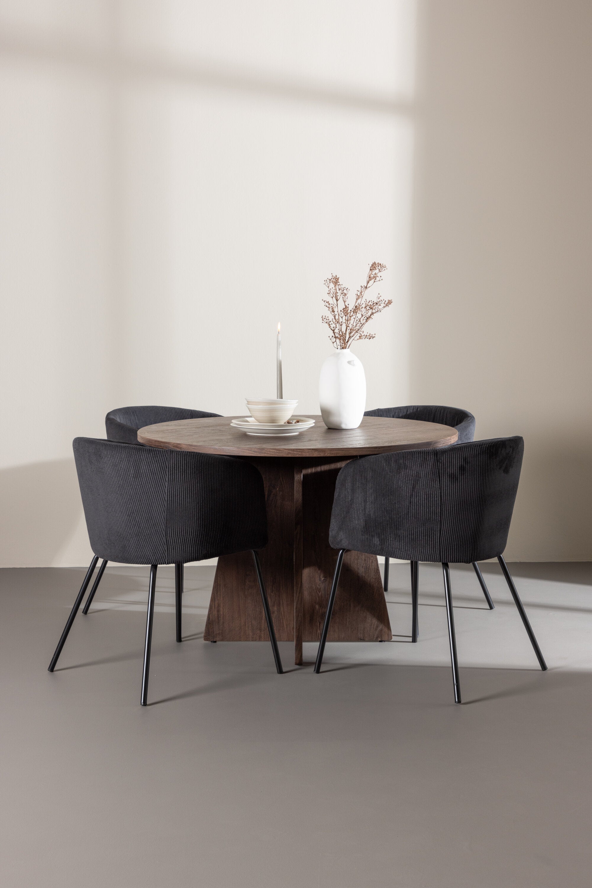 Bootcut-Esszimmertisch mit Berit-Stühlen in  präsentiert im Onlineshop von KAQTU Design AG. Bartischset ist von Venture Home