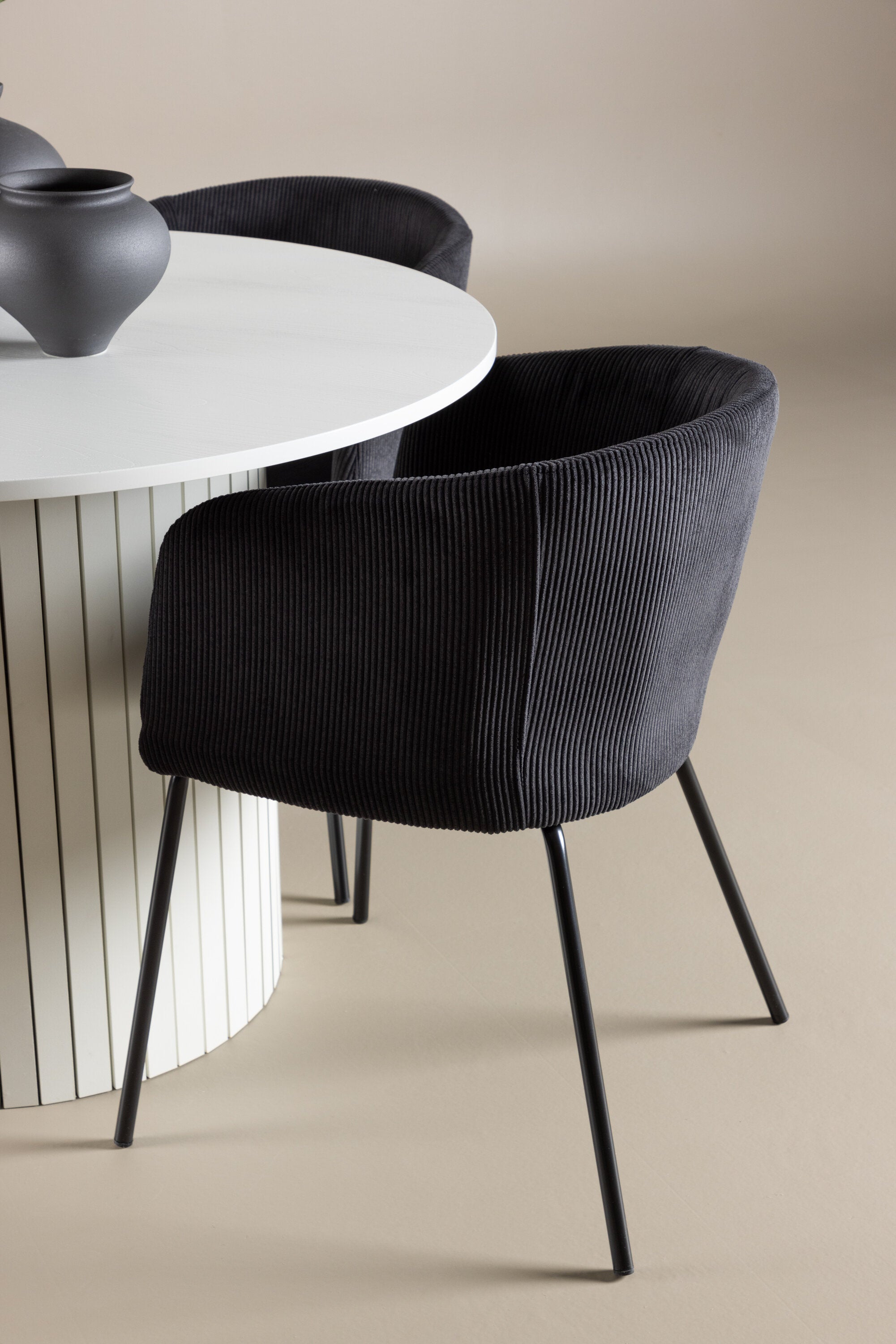 Härön Esstisch mit Berit Stühlen in  präsentiert im Onlineshop von KAQTU Design AG. Bartischset ist von Venture Home