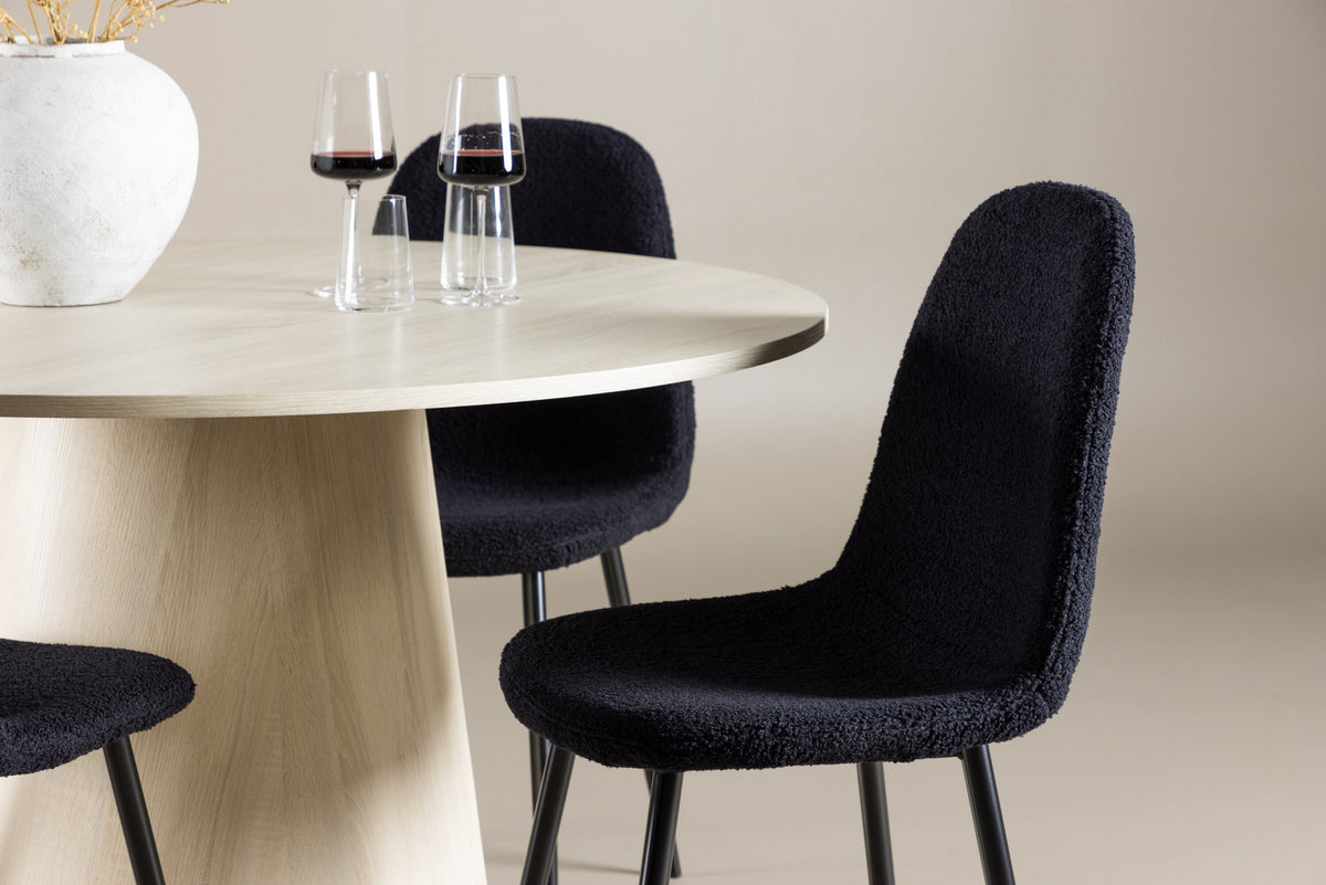 Lanzo Esstisch mit Polar Stühlen in Schwarz präsentiert im Onlineshop von KAQTU Design AG. Esszimmerset ist von Venture Home