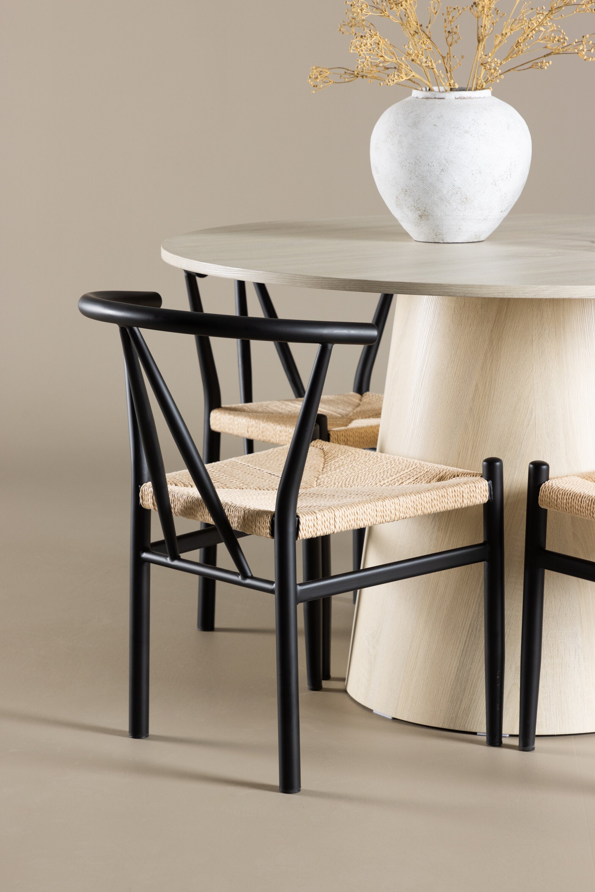 Lanzo Esszimmertisch mit Alfons Stühlen in  präsentiert im Onlineshop von KAQTU Design AG. Bartischset ist von Venture Home