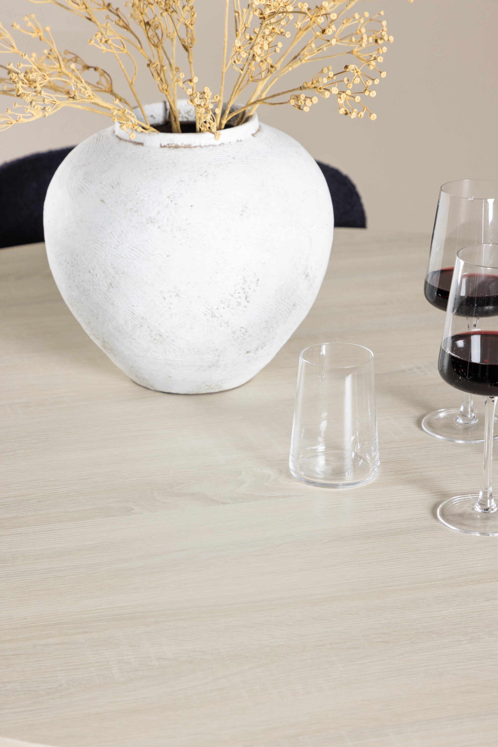 Tisch Lanzo mit Stühlen Modesto in  präsentiert im Onlineshop von KAQTU Design AG. Bartischset ist von Venture Home