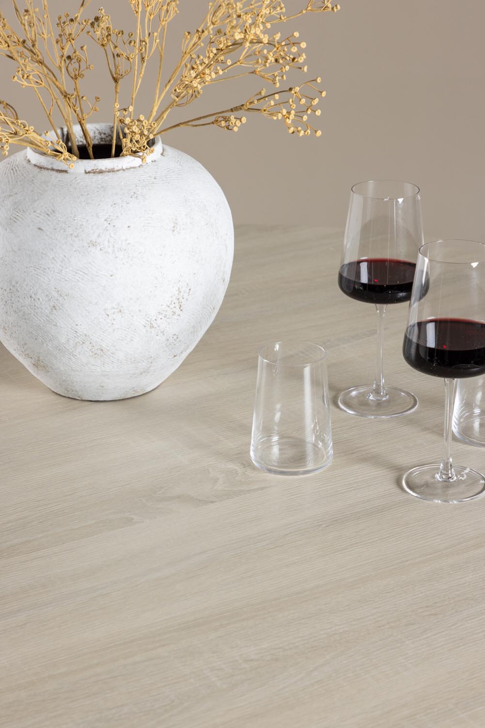 Lanzo Esstisch mit Agnes Stühlen in  präsentiert im Onlineshop von KAQTU Design AG. Bartischset ist von Venture Home