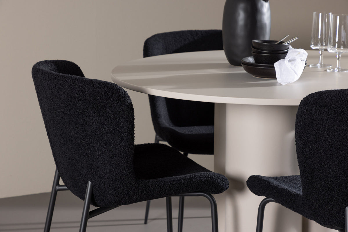 Olivia Esstisch mit Modesto Stühlen in Schwarz präsentiert im Onlineshop von KAQTU Design AG. Esszimmerset ist von Venture Home