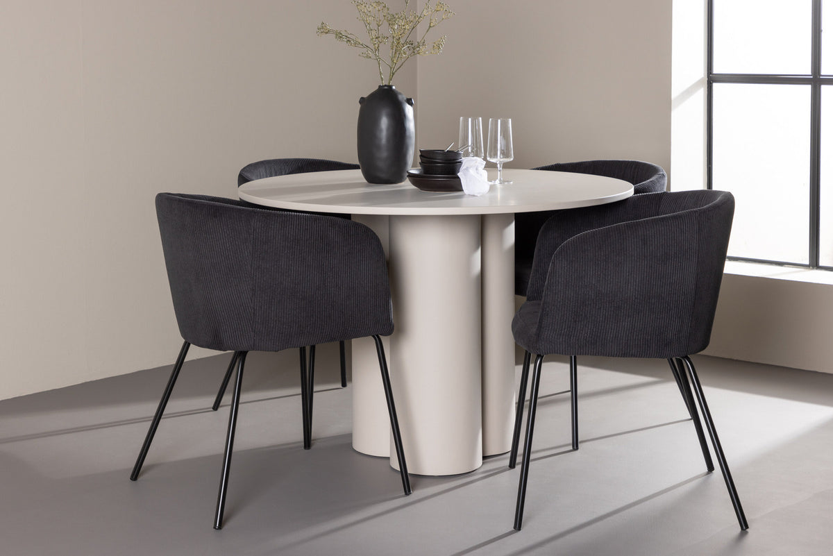 Olivia Esstisch mit Stühlen von Berit in Schwarz präsentiert im Onlineshop von KAQTU Design AG. Esszimmerset ist von Venture Home