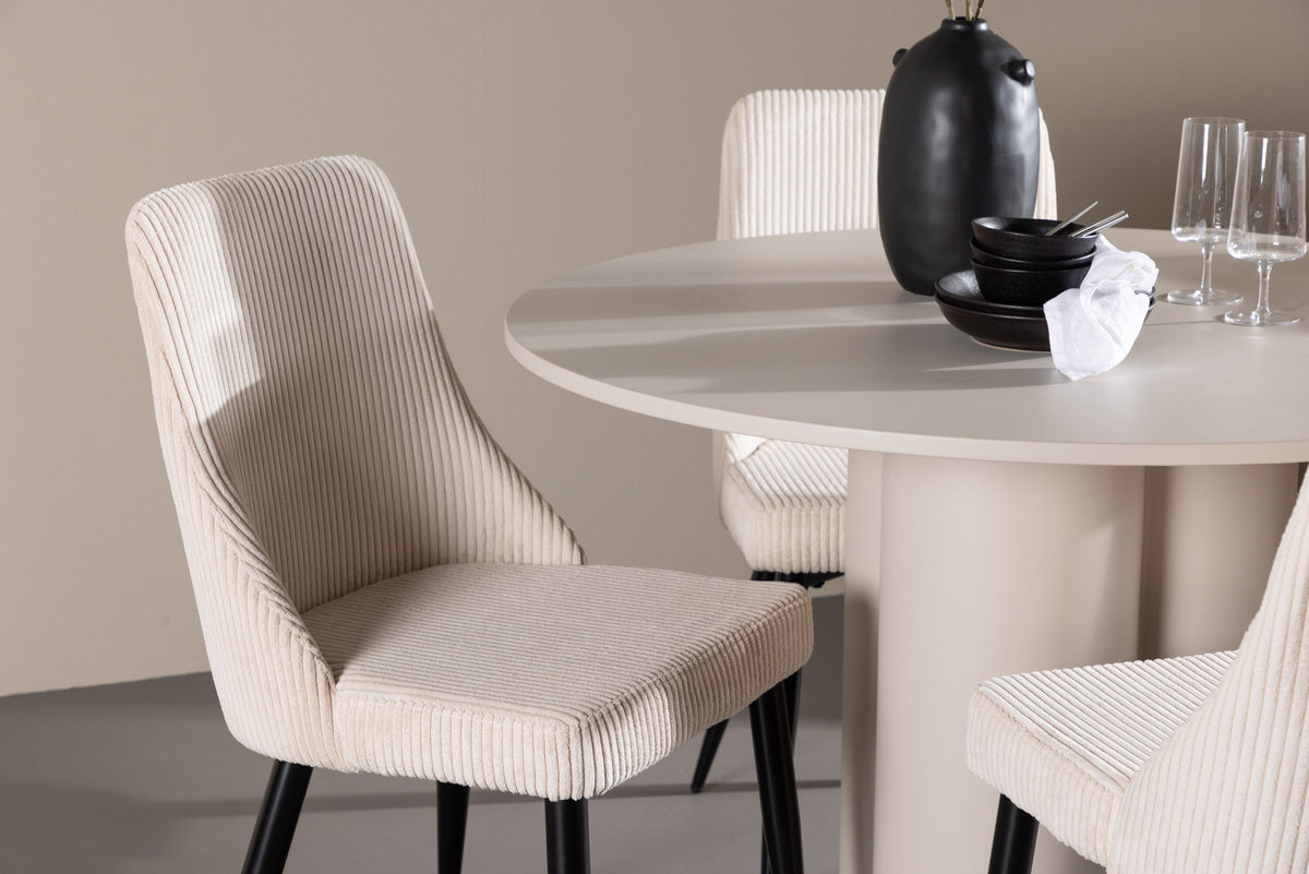Olivia Esstisch mit Leone Stühlen in Beige präsentiert im Onlineshop von KAQTU Design AG. Esszimmerset ist von Venture Home