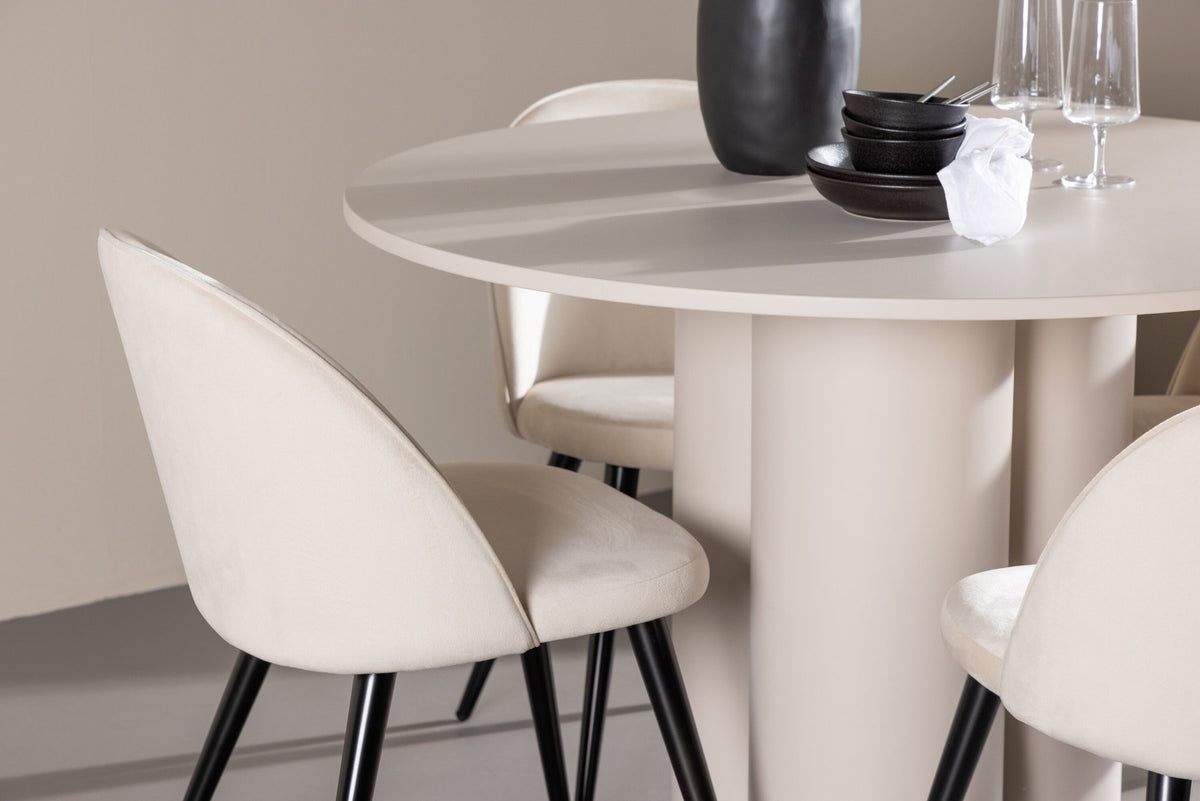 Olivia Esstisch mit Velvet Stühlen in Beige präsentiert im Onlineshop von KAQTU Design AG. Esszimmerset ist von Venture Home