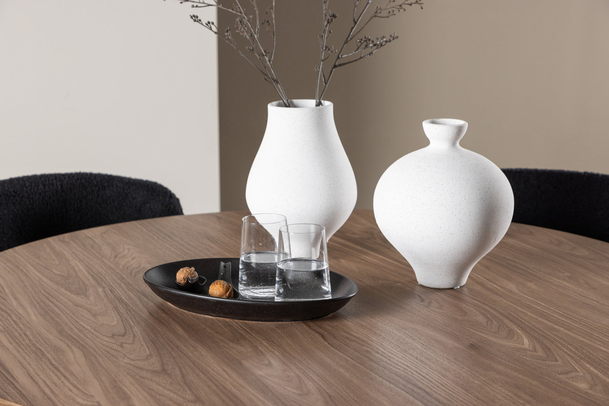 Olivia Esstisch mit Modesto Stühlen in Schwarz präsentiert im Onlineshop von KAQTU Design AG. Esszimmerset ist von Venture Home