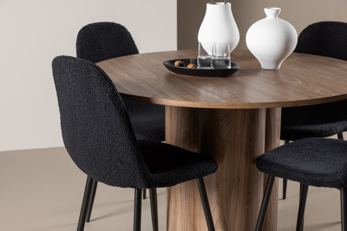 Olivia Esstisch mit Polar Stühlen in Schwarz präsentiert im Onlineshop von KAQTU Design AG. Esszimmerset ist von Venture Home