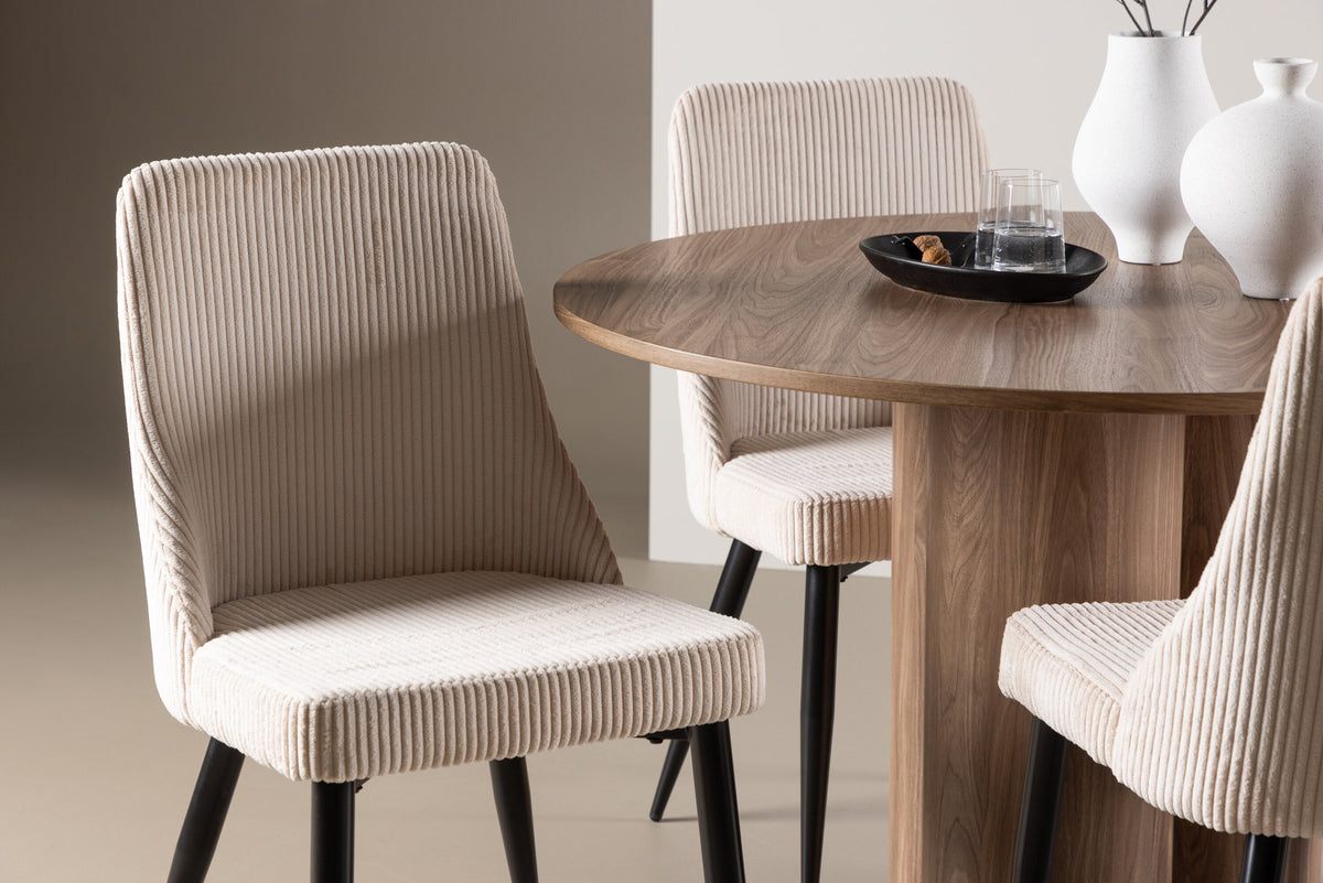 Olivia Esstisch mit Leone Stühlen in Beige präsentiert im Onlineshop von KAQTU Design AG. Esszimmerset ist von Venture Home