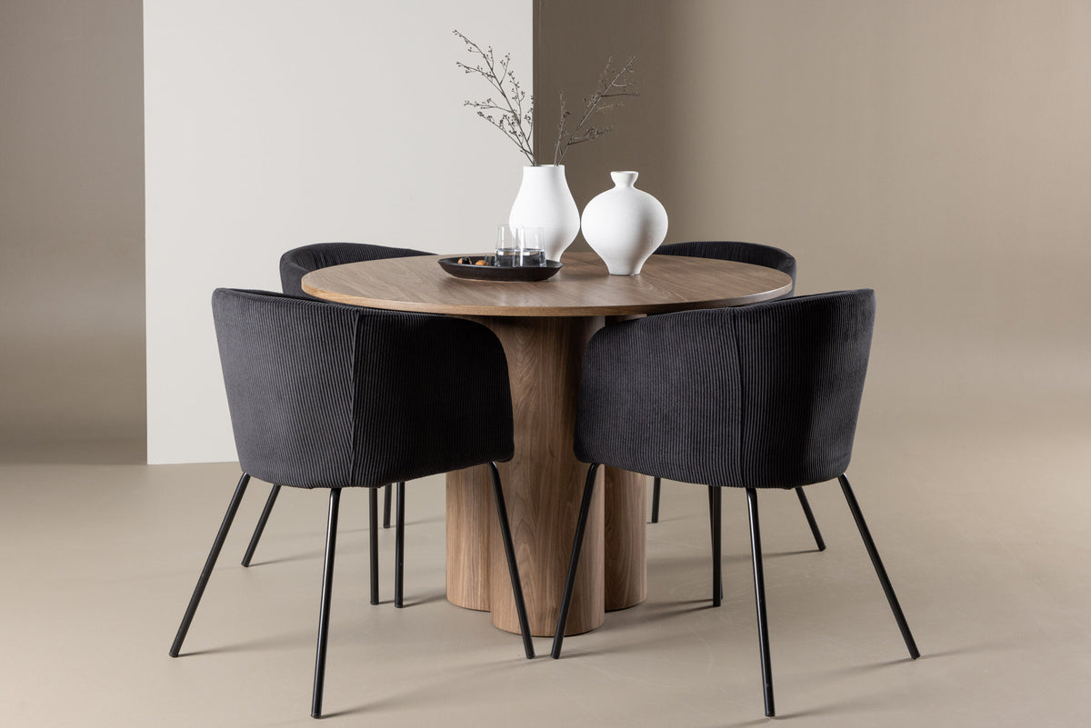 Olivia Esstisch mit Stühlen von Berit in Schwarz präsentiert im Onlineshop von KAQTU Design AG. Esszimmerset ist von Venture Home