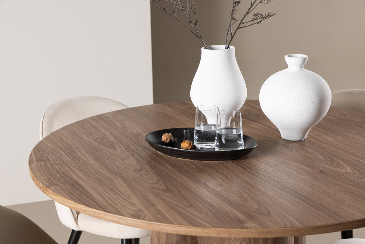 Olivia Esstisch mit Velvet Stühlen in Beige präsentiert im Onlineshop von KAQTU Design AG. Esszimmerset ist von Venture Home