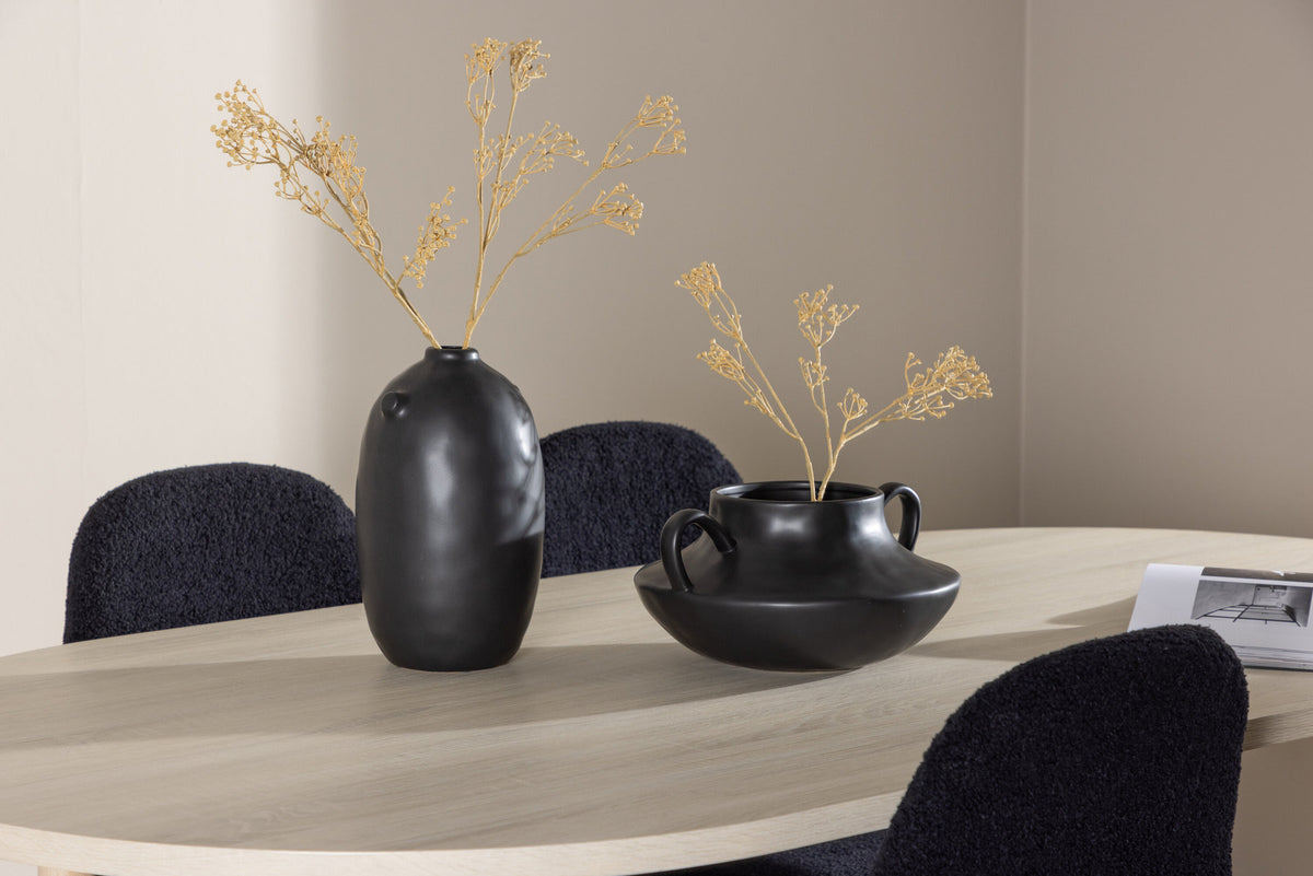 Andy Esstisch mit Polar Stühlen in Schwarz präsentiert im Onlineshop von KAQTU Design AG. Esszimmerset ist von Venture Home