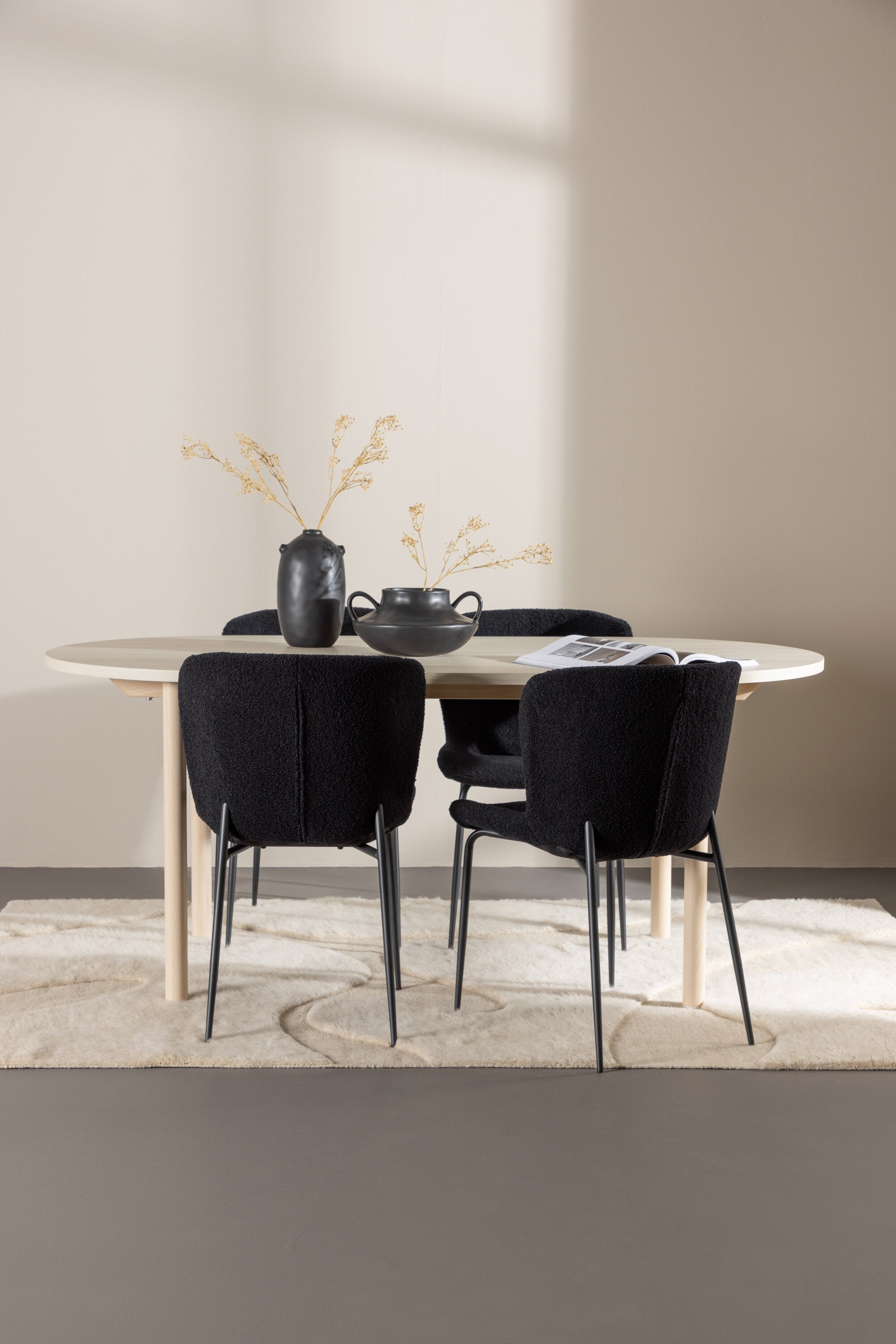 Andy Esstisch mit Modesto Stühlen in  präsentiert im Onlineshop von KAQTU Design AG. Esszimmerset ist von Venture Home