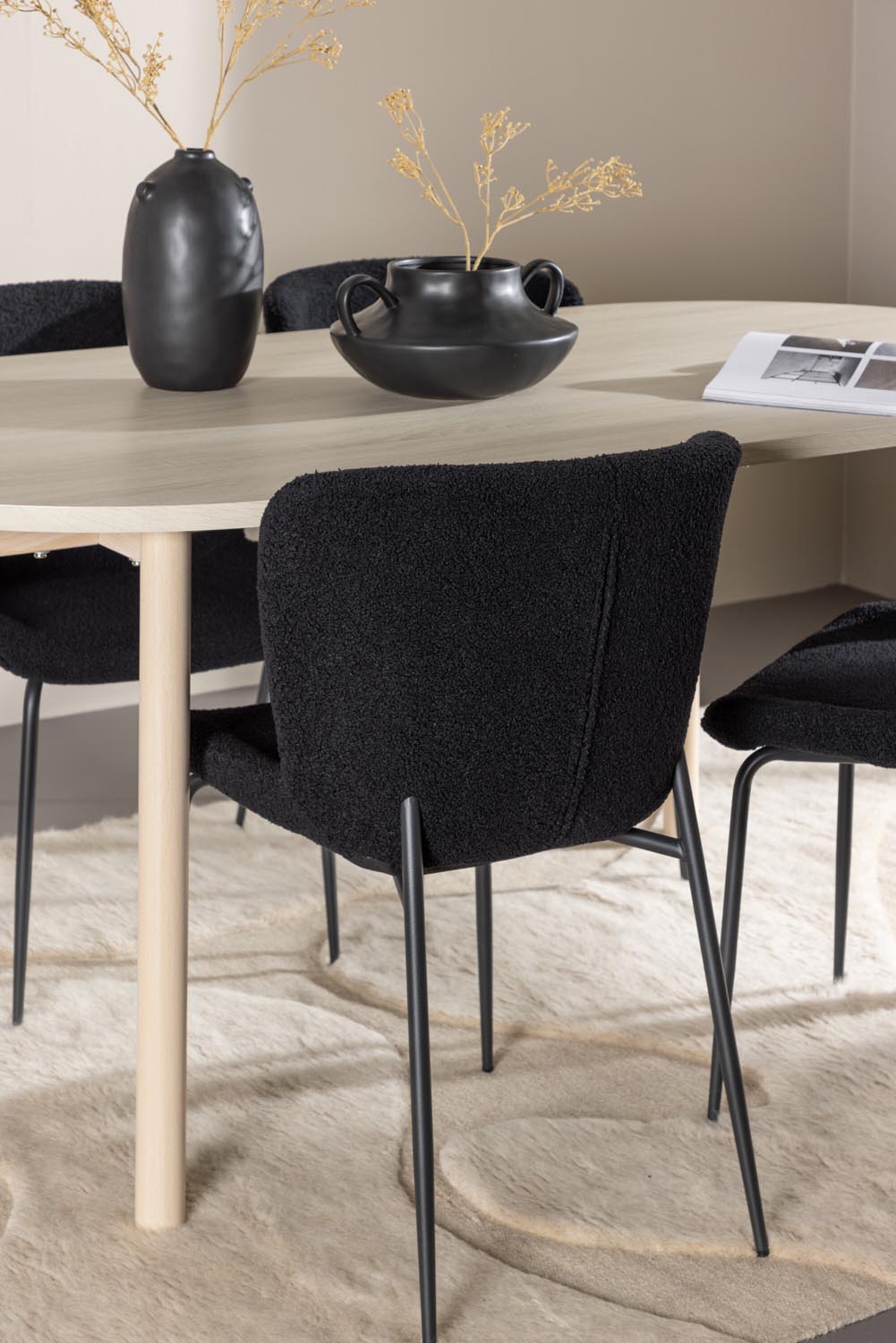 Andy Esstisch mit Modesto Stühlen in  präsentiert im Onlineshop von KAQTU Design AG. Esszimmerset ist von Venture Home