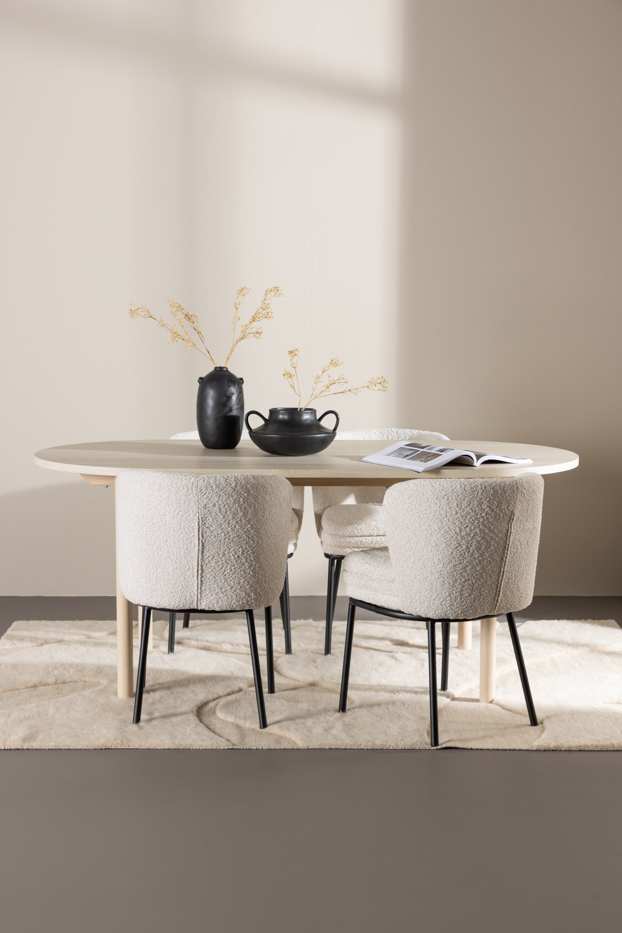 Andy Esstisch mit Agnes Stühlen in  präsentiert im Onlineshop von KAQTU Design AG. Esszimmerset ist von Venture Home