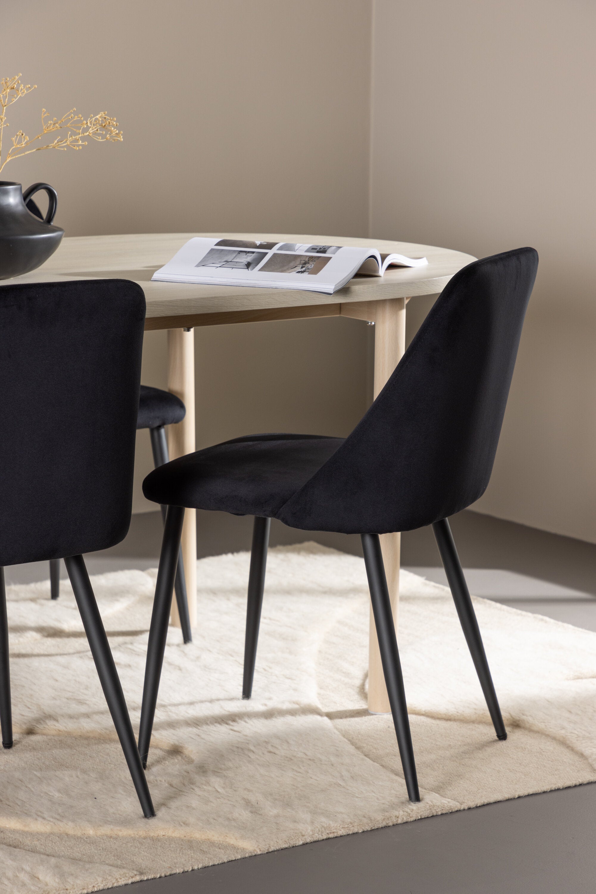 Andy Esszimmertisch mit Night Stühlen in  präsentiert im Onlineshop von KAQTU Design AG. Esszimmerset ist von Venture Home