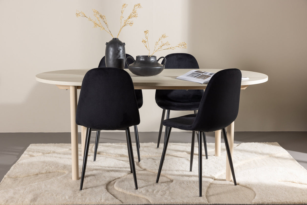 Andy Esstisch mit Polar Stühlen in Schwarz präsentiert im Onlineshop von KAQTU Design AG. Esszimmerset ist von Venture Home