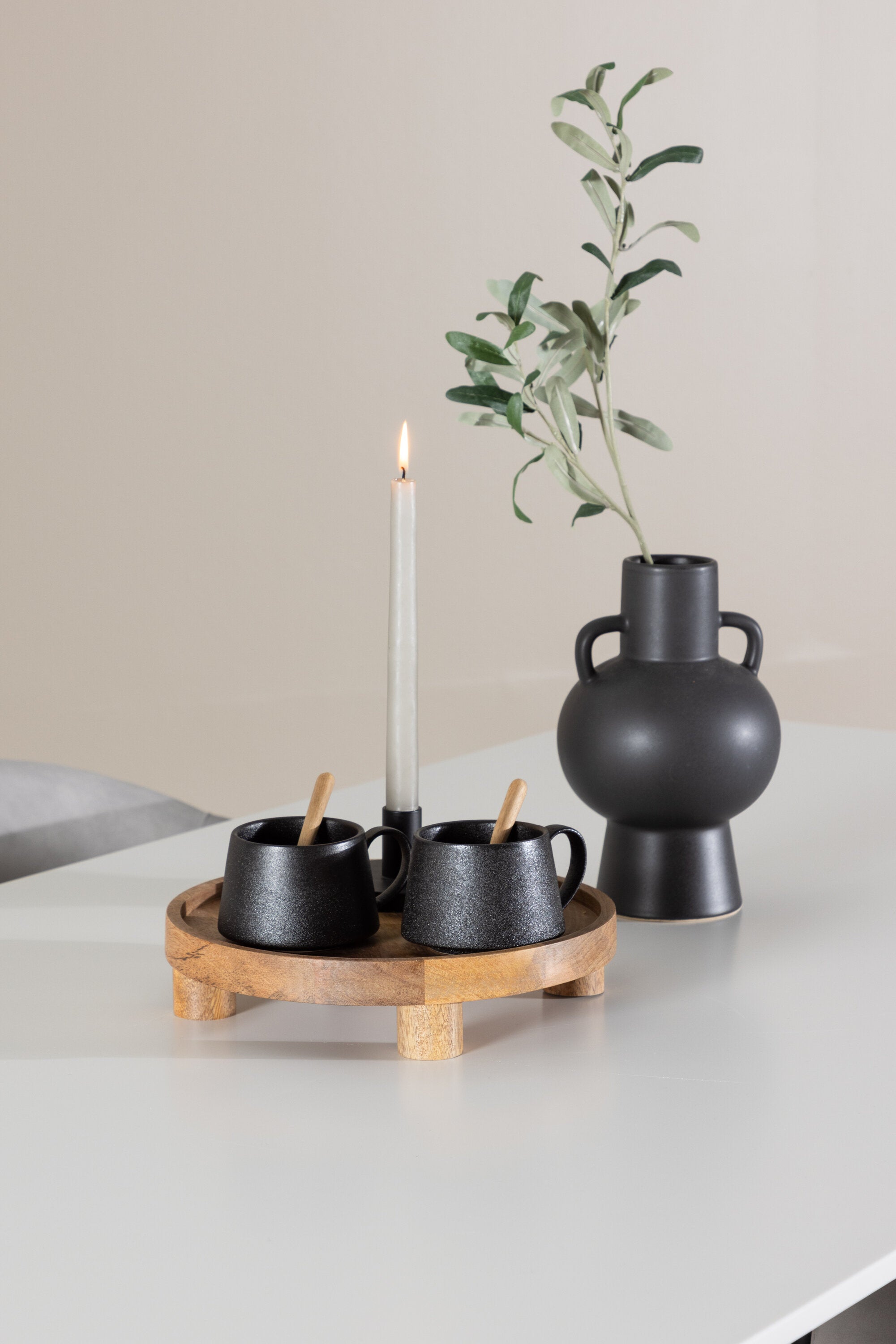 Silar Esstisch mit Evelina Stühlen in  präsentiert im Onlineshop von KAQTU Design AG. Esszimmerset ist von Venture Home