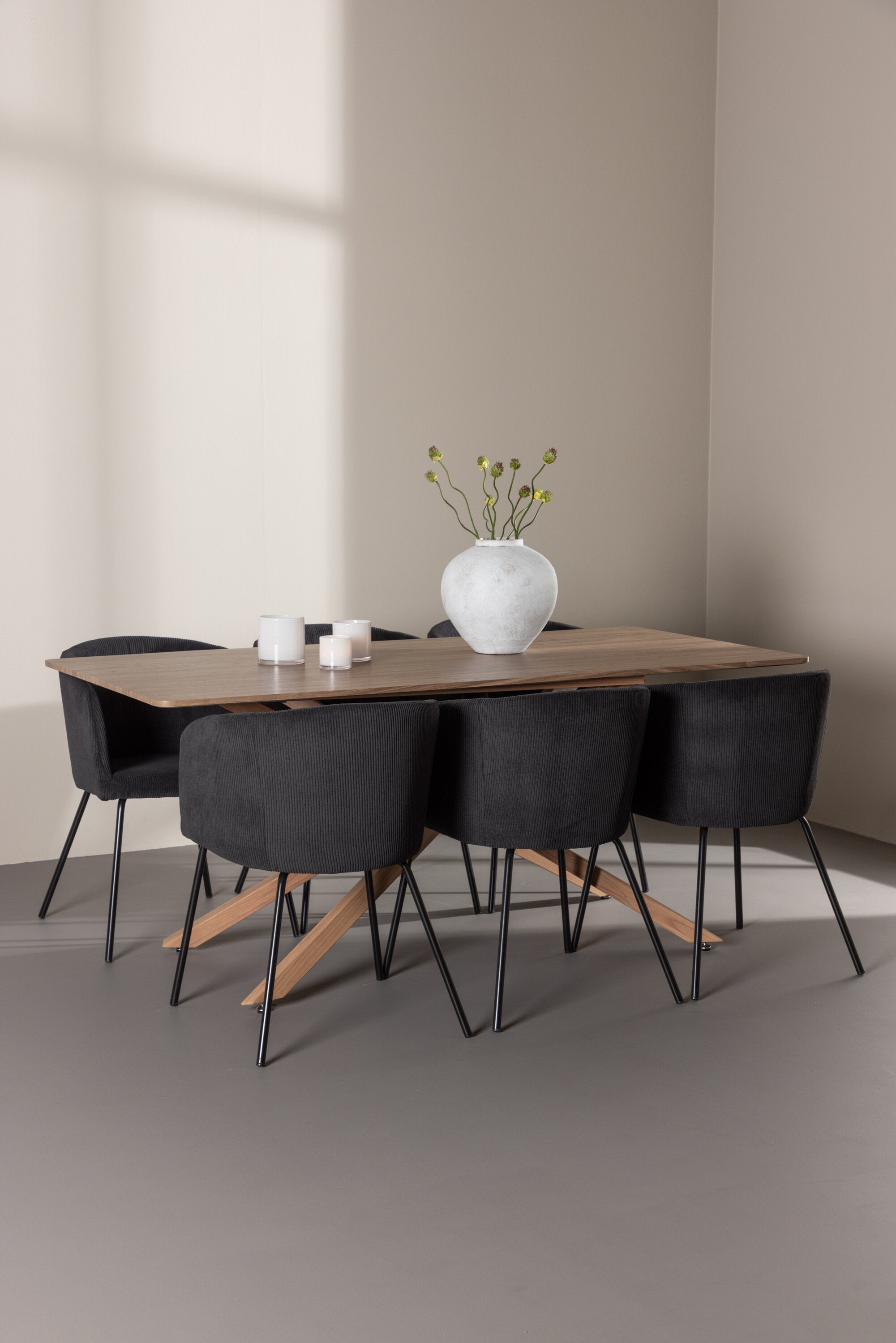 Piazza Esstisch mit Berit Stühlen in  präsentiert im Onlineshop von KAQTU Design AG. Esszimmerset ist von Venture Home