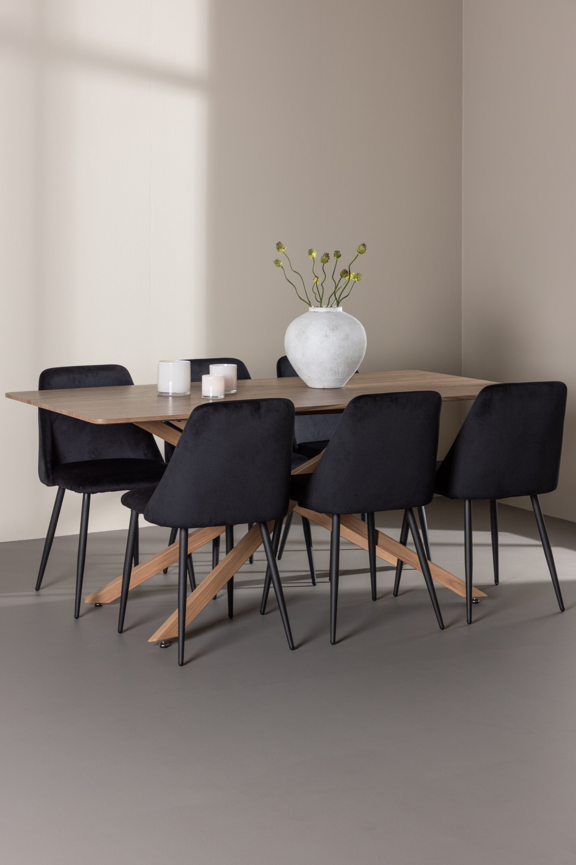 Piazza Esstisch mit Night Stühlen in  präsentiert im Onlineshop von KAQTU Design AG. Esszimmerset ist von Venture Home